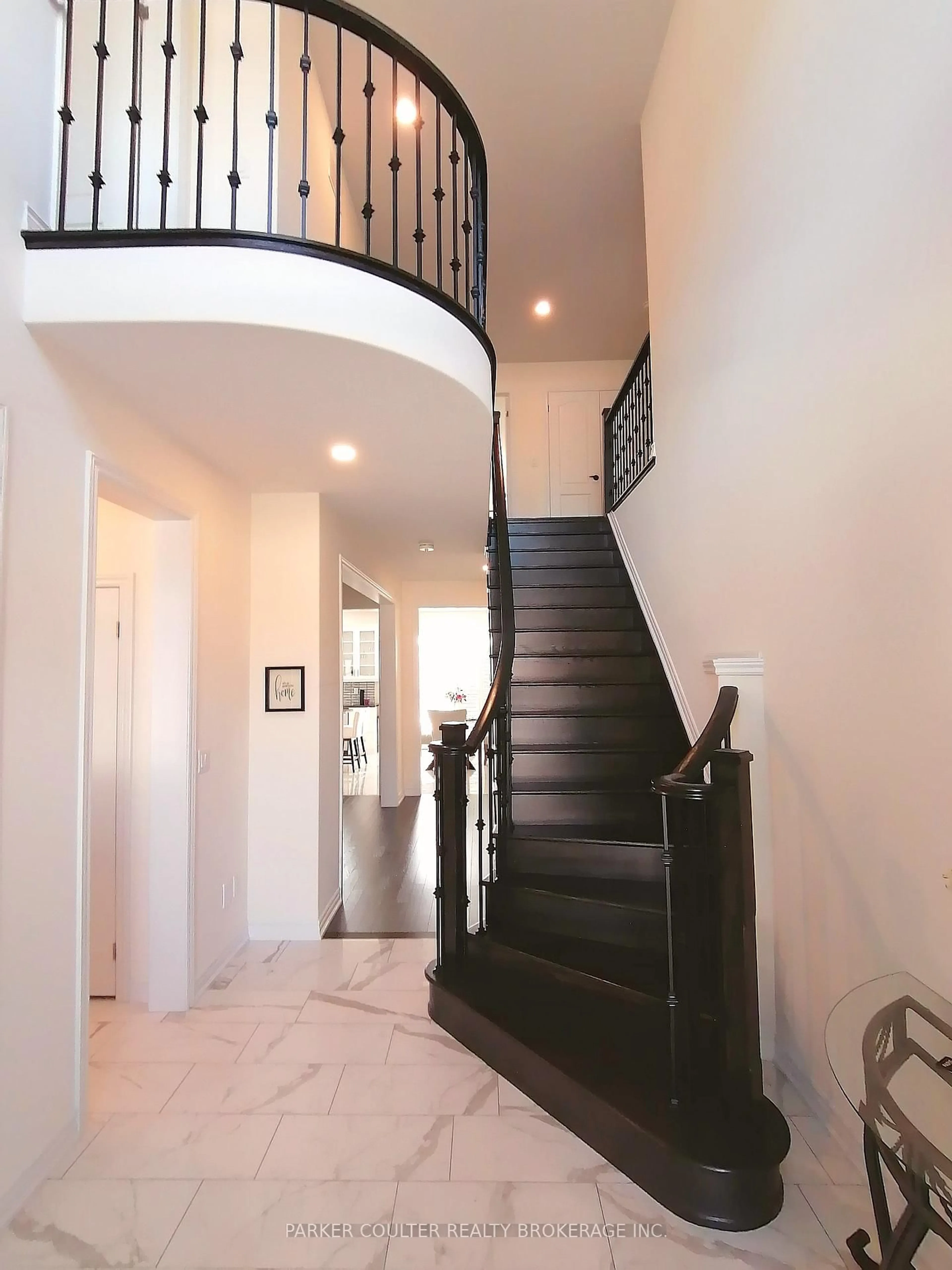 Indoor foyer for 3102 Orion Blvd, Orillia Ontario L3V 0A4