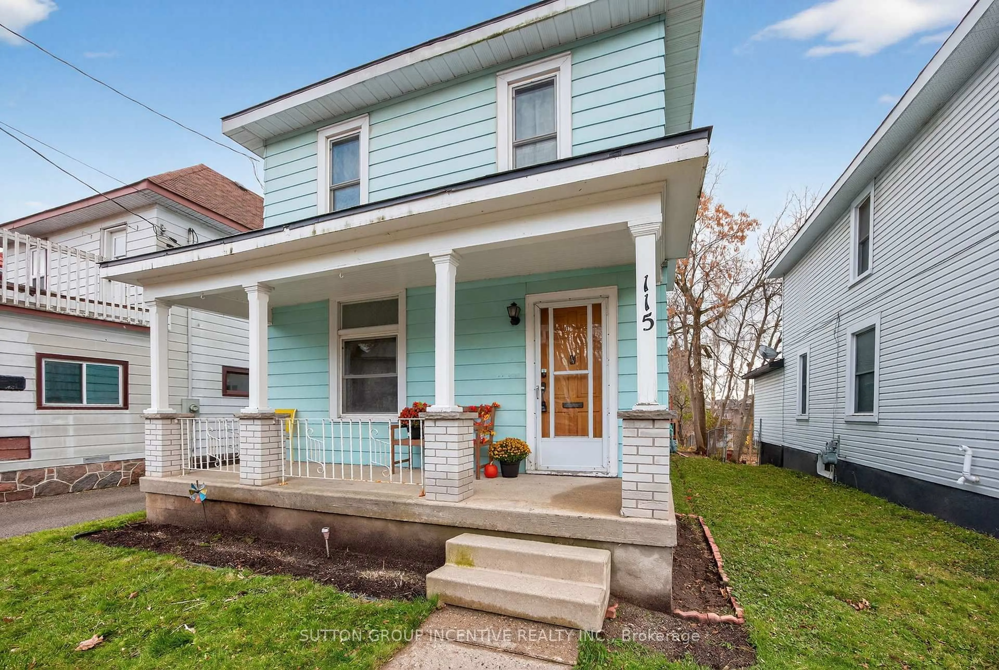 Home with vinyl exterior material, street for 115 Mary St, Orillia Ontario L3V 3E1