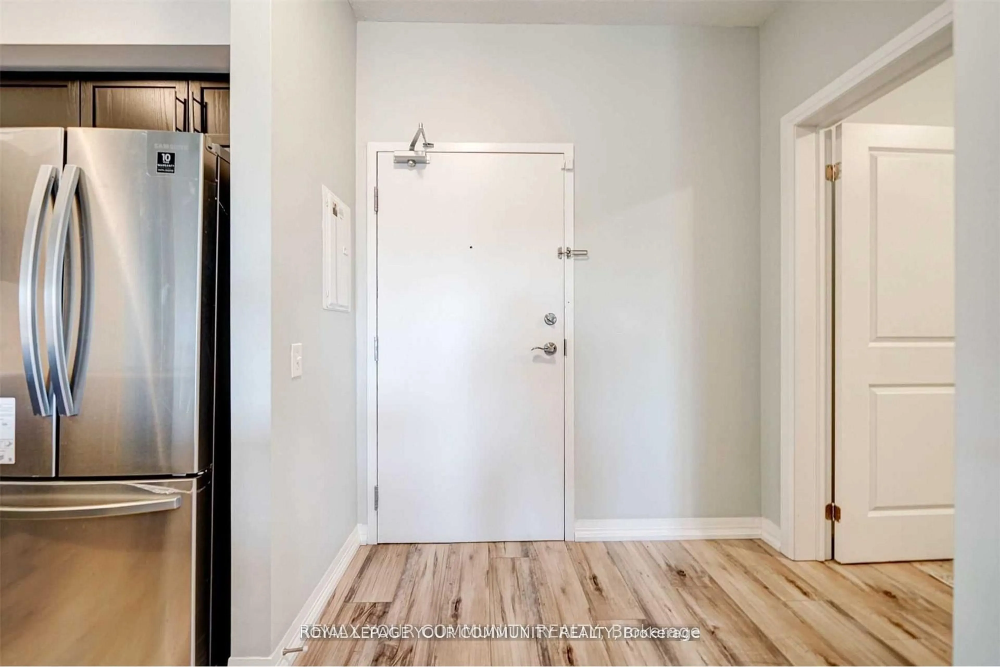 Indoor entryway for 295 Cundles Rd #304, Barrie Ontario L4E 1A2