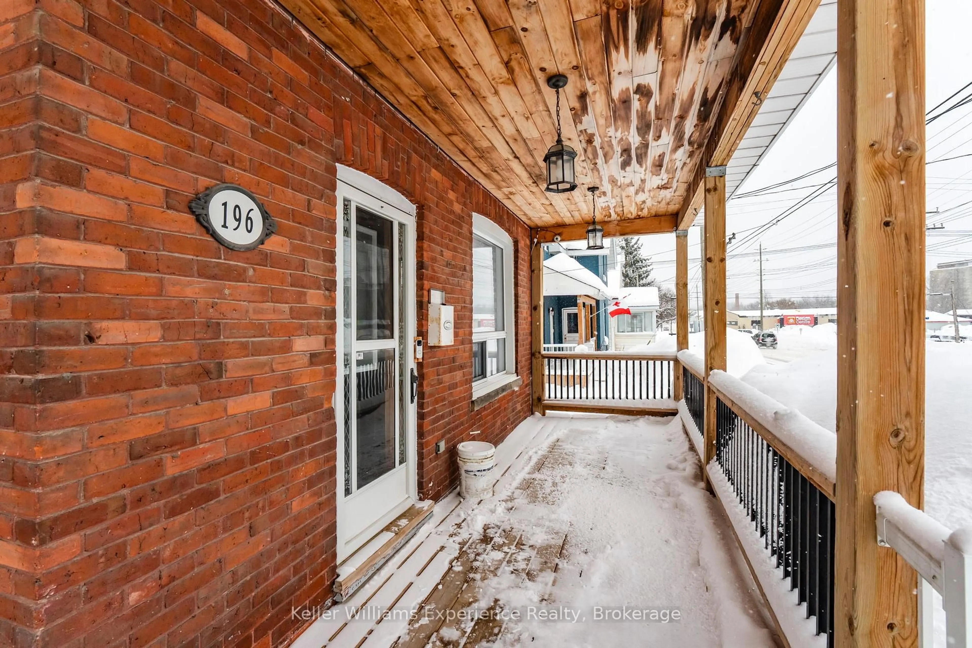 Patio, street for 196 Fourth St, Midland Ontario L4R 3T4