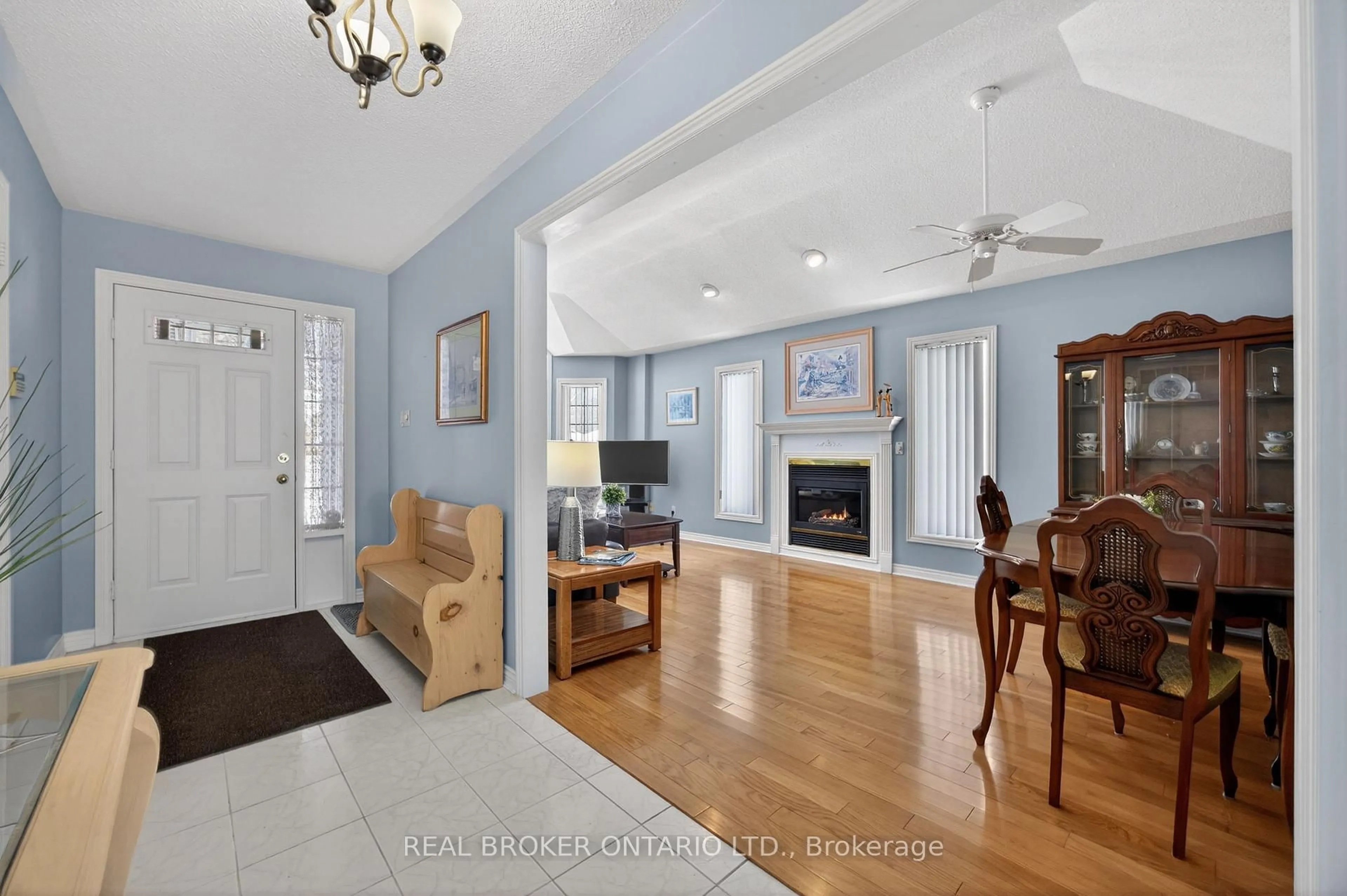 Living room with furniture, unknown for 9 Riverdale Dr, Wasaga Beach Ontario L9Z 1E9