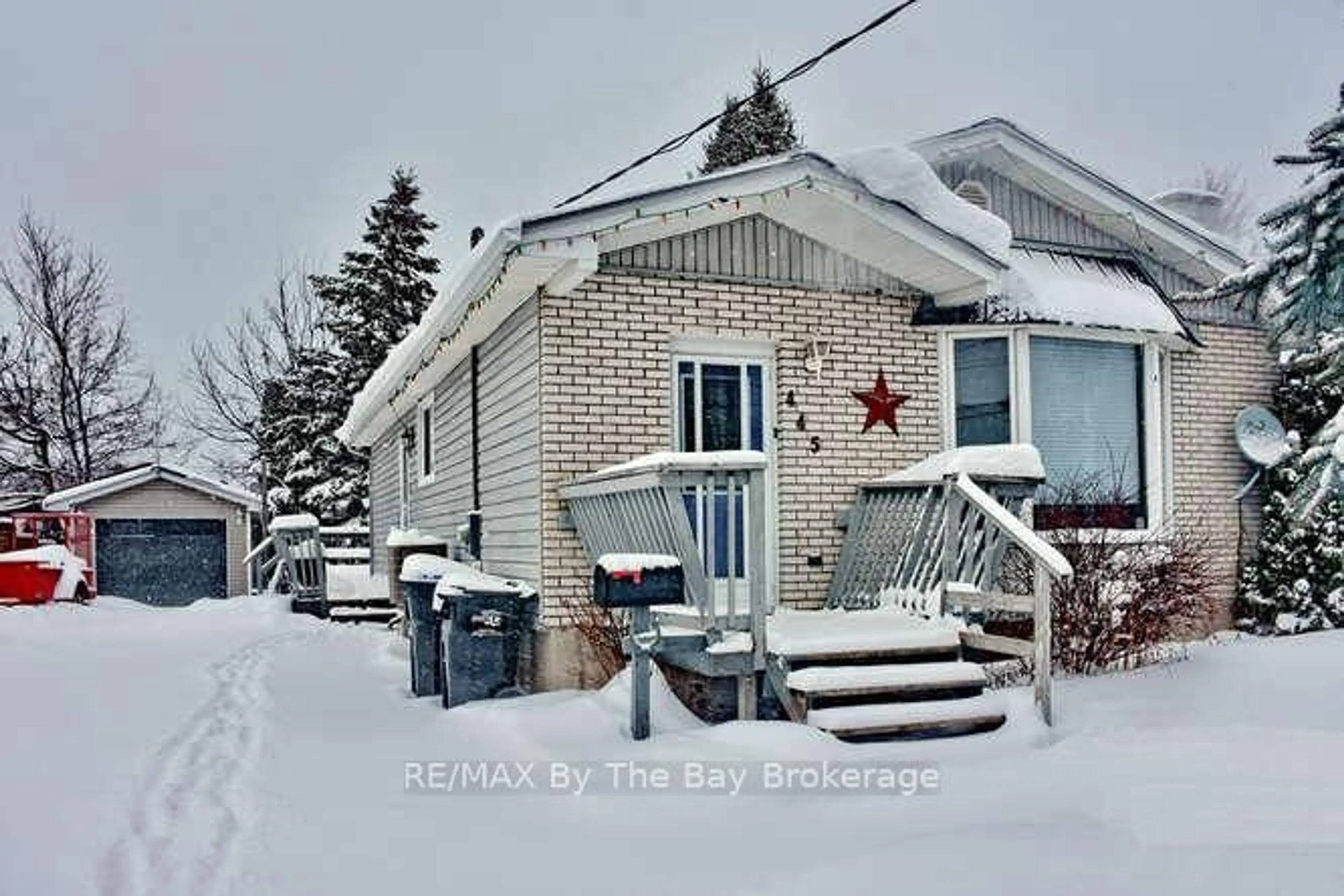 Unknown for 445 Fifth St, Collingwood Ontario L9Y 1Y4