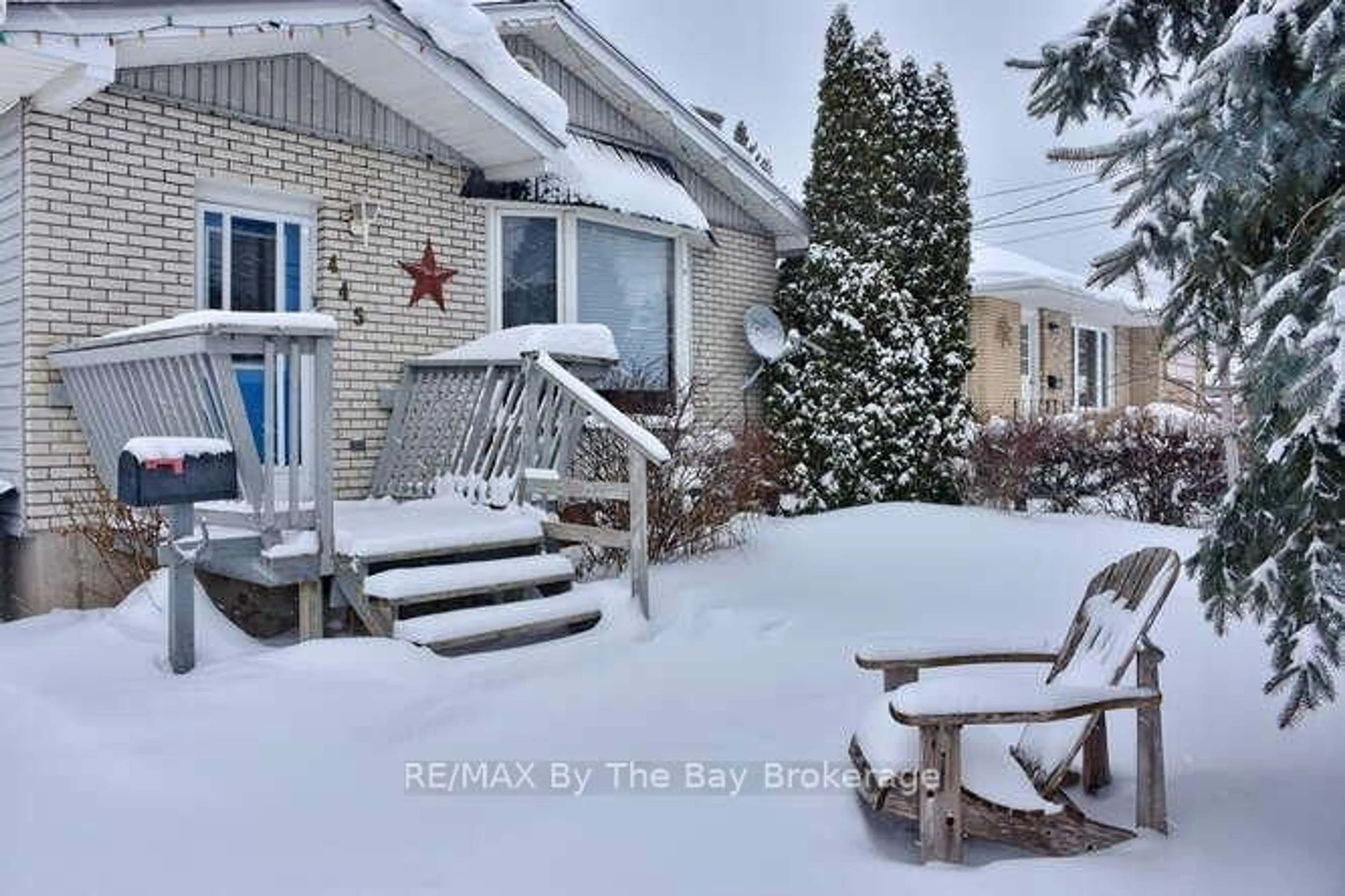 Patio, street for 445 Fifth St, Collingwood Ontario L9Y 1Y4
