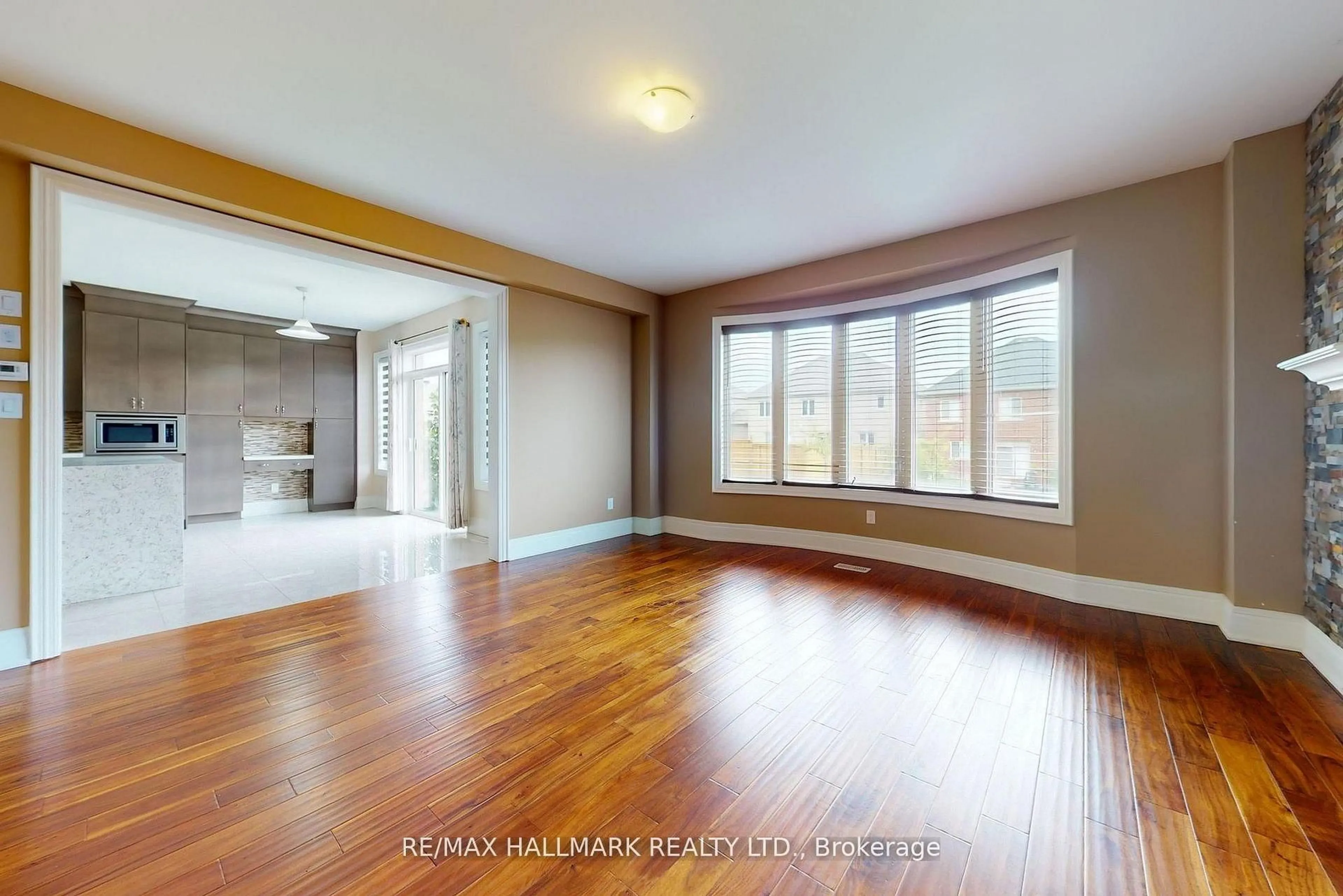 A pic of a room for 61 McIsaac Dr, Springwater Ontario L4M 4S4