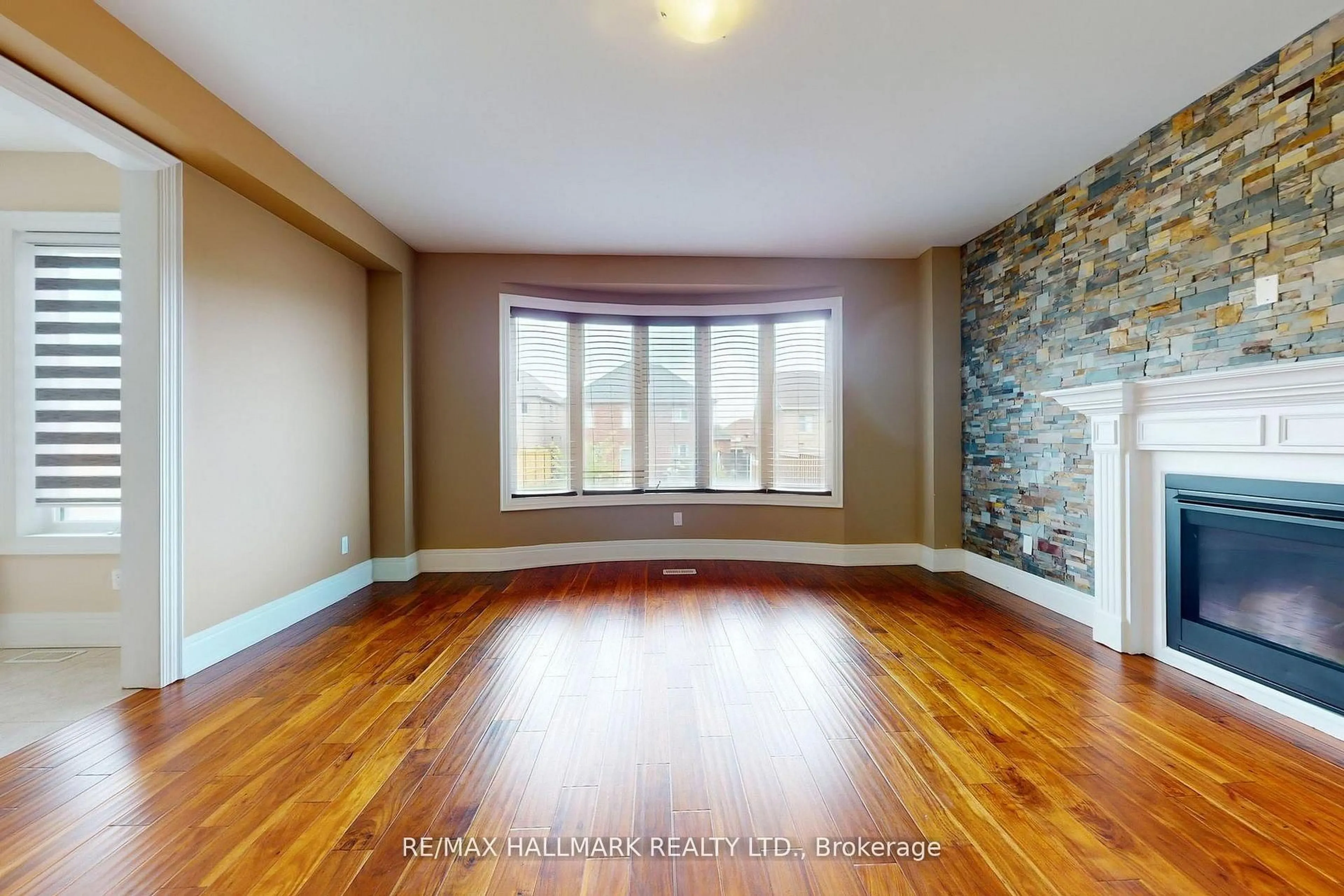 Unknown for 61 McIsaac Dr, Springwater Ontario L4M 4S4