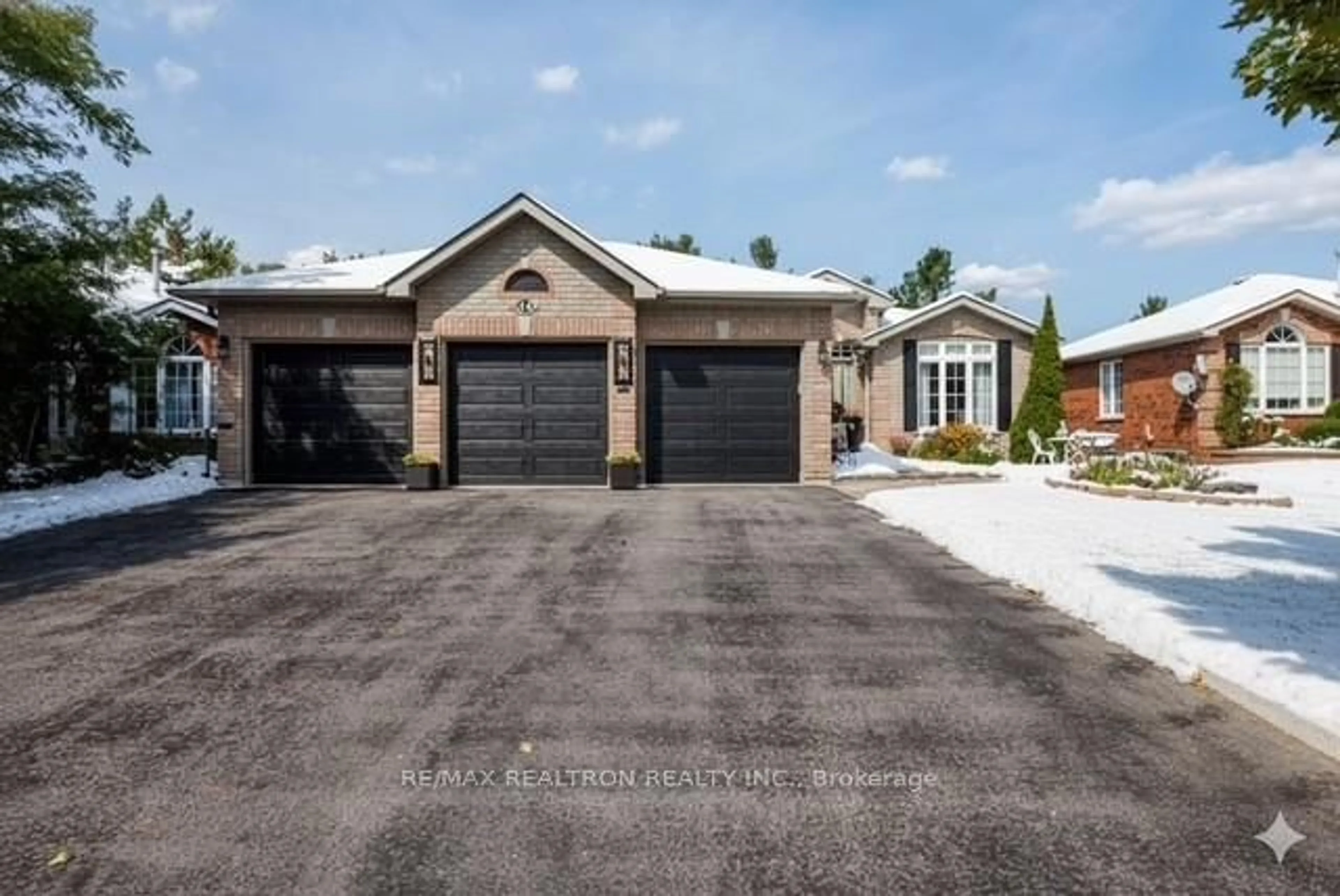 Home with brick exterior material, street for 44 Columbia Rd, Barrie Ontario L4N 8C6