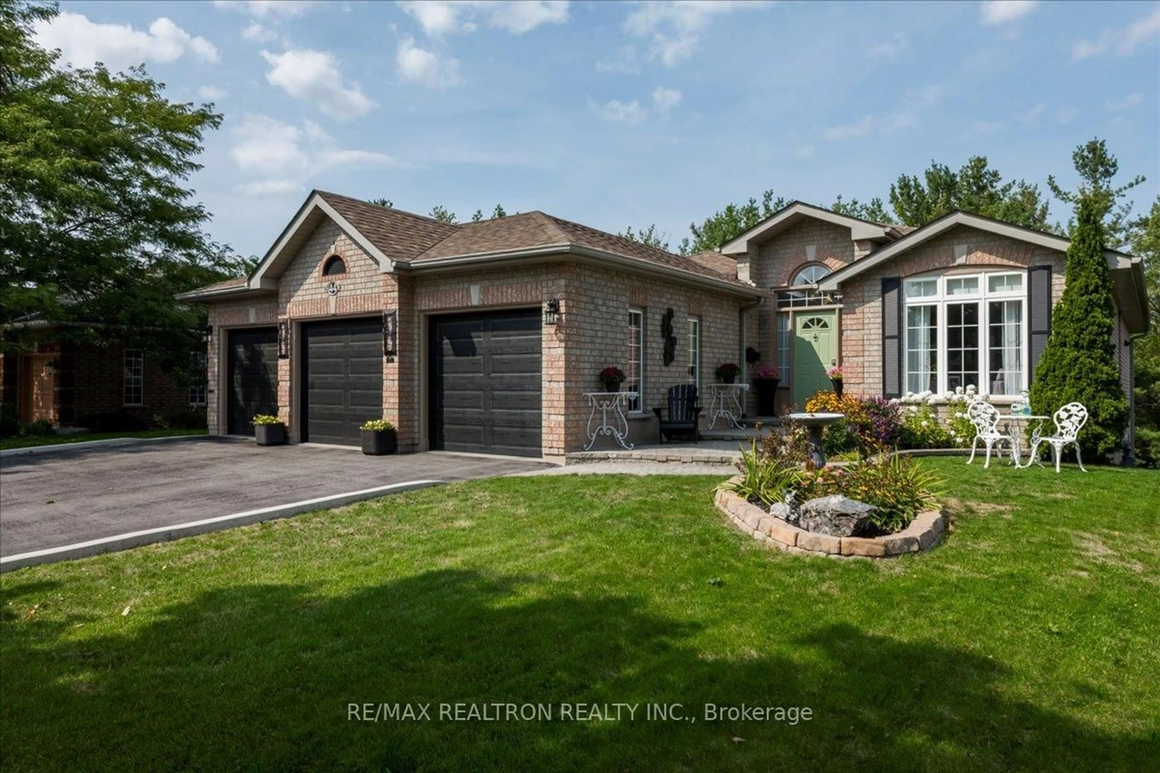 Home with brick exterior material, unknown for 44 Columbia Rd, Barrie Ontario L4N 8C6