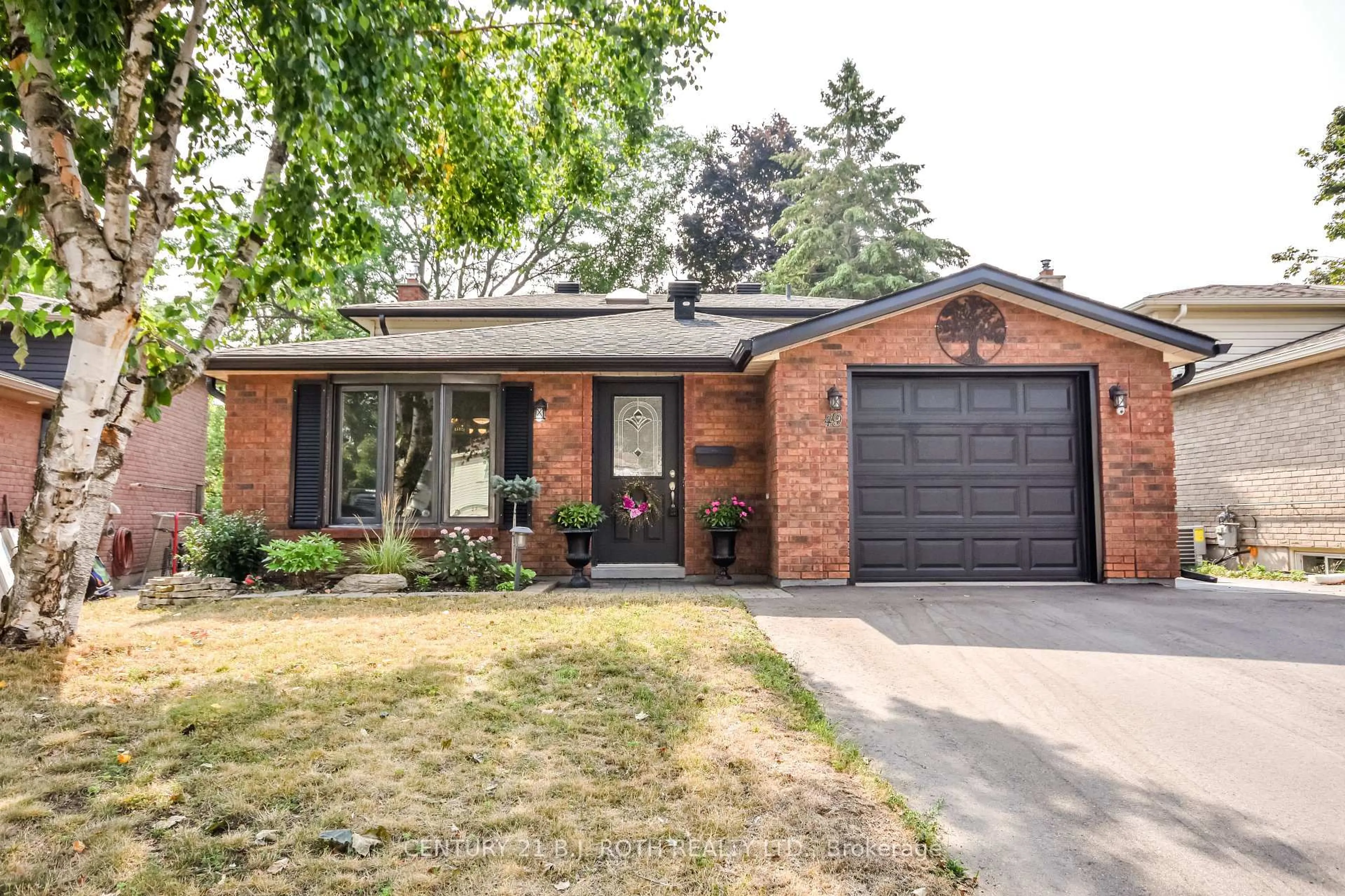 Home with brick exterior material, street for 49 Ridgeway Ave, Barrie Ontario L4N 5M2