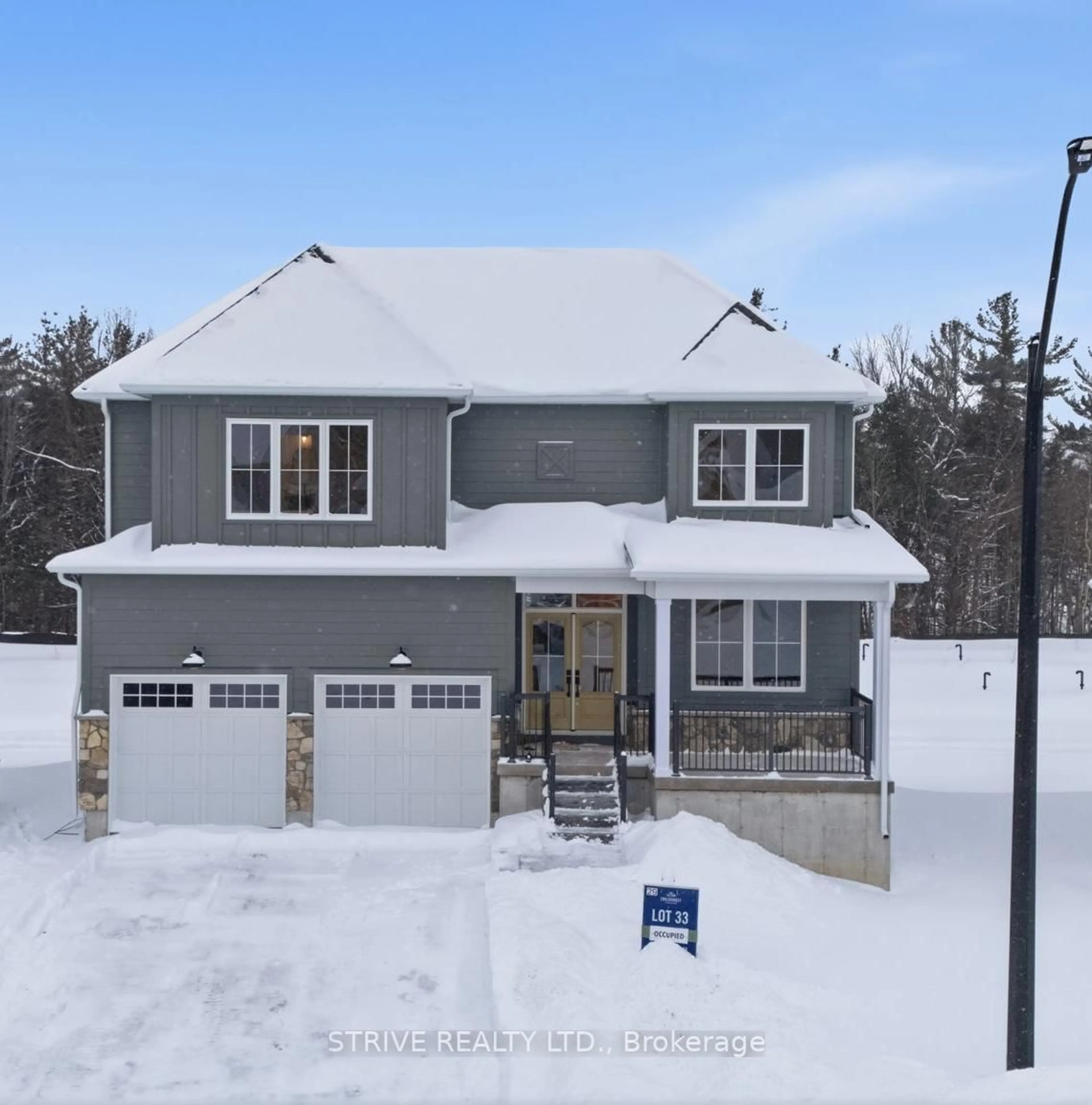 A pic from outside/outdoor area/front of a property/back of a property/a pic from drone, street for 29 Northland Crt, Oro-Medonte Ontario L9J 1C4