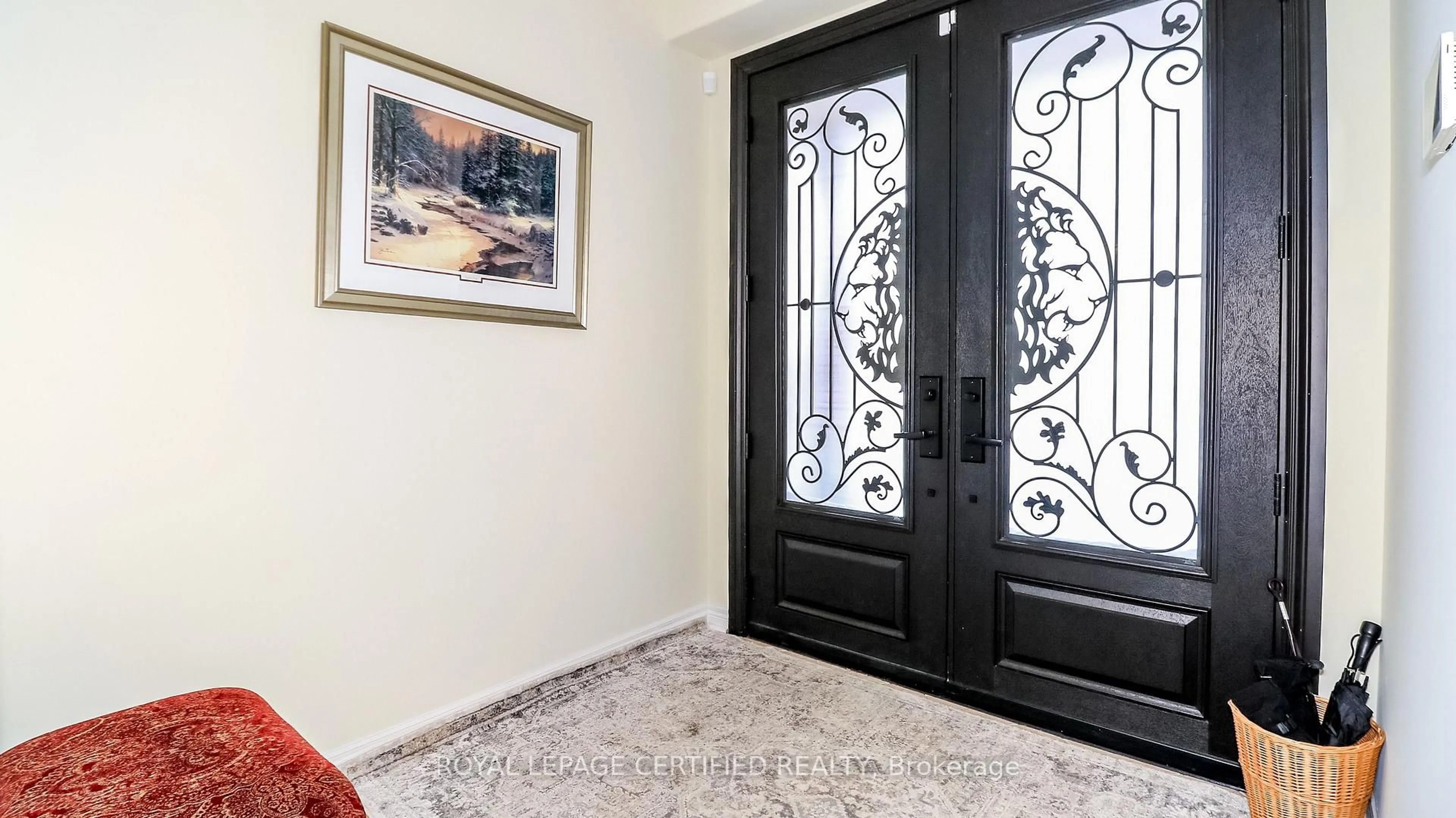 Indoor entryway for 79 Sovereign's Gate, Barrie Ontario L4N 0Y9