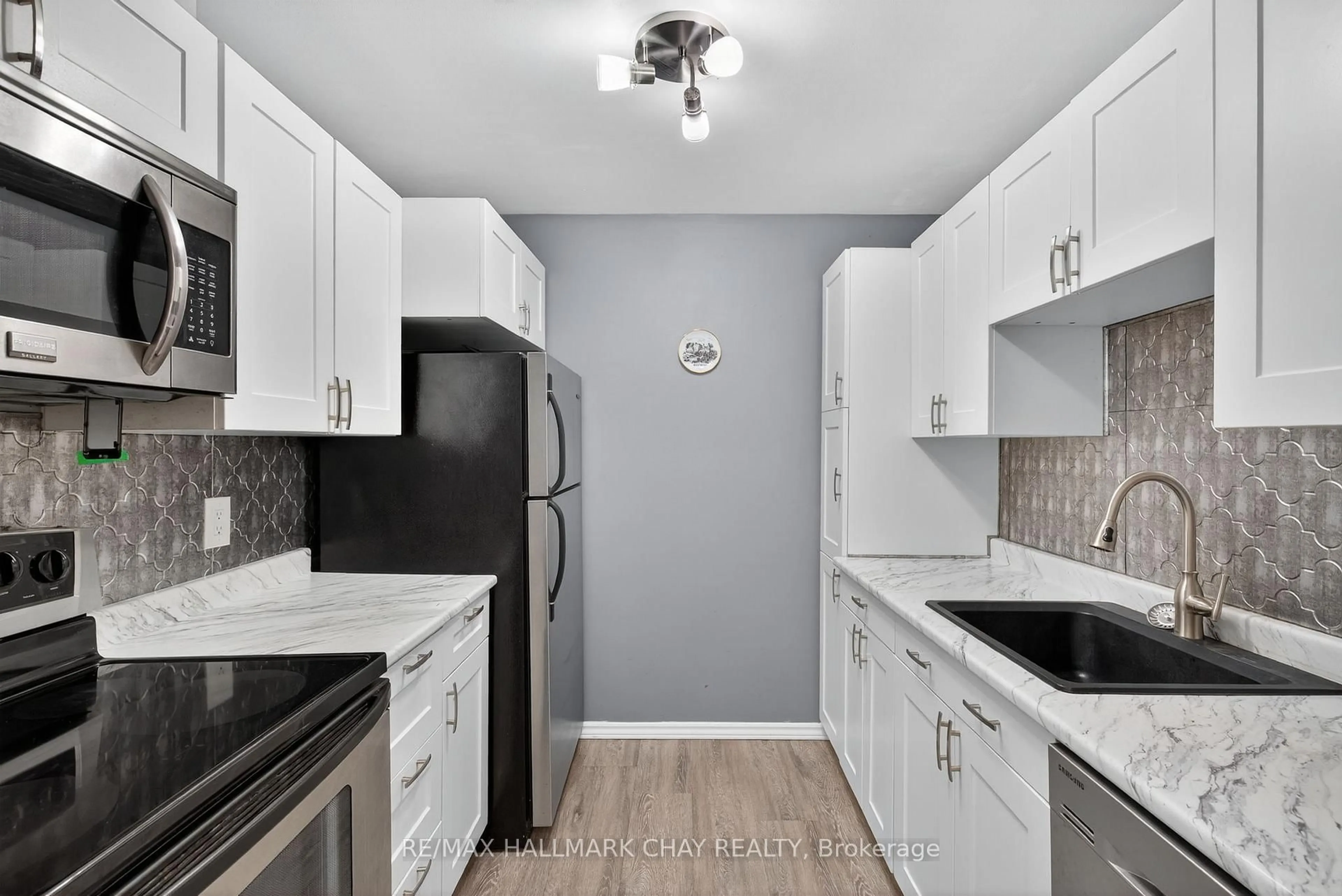 Standard kitchen, unknown for 179 Edgehill Dr #B4, Barrie Ontario L4N 1L9