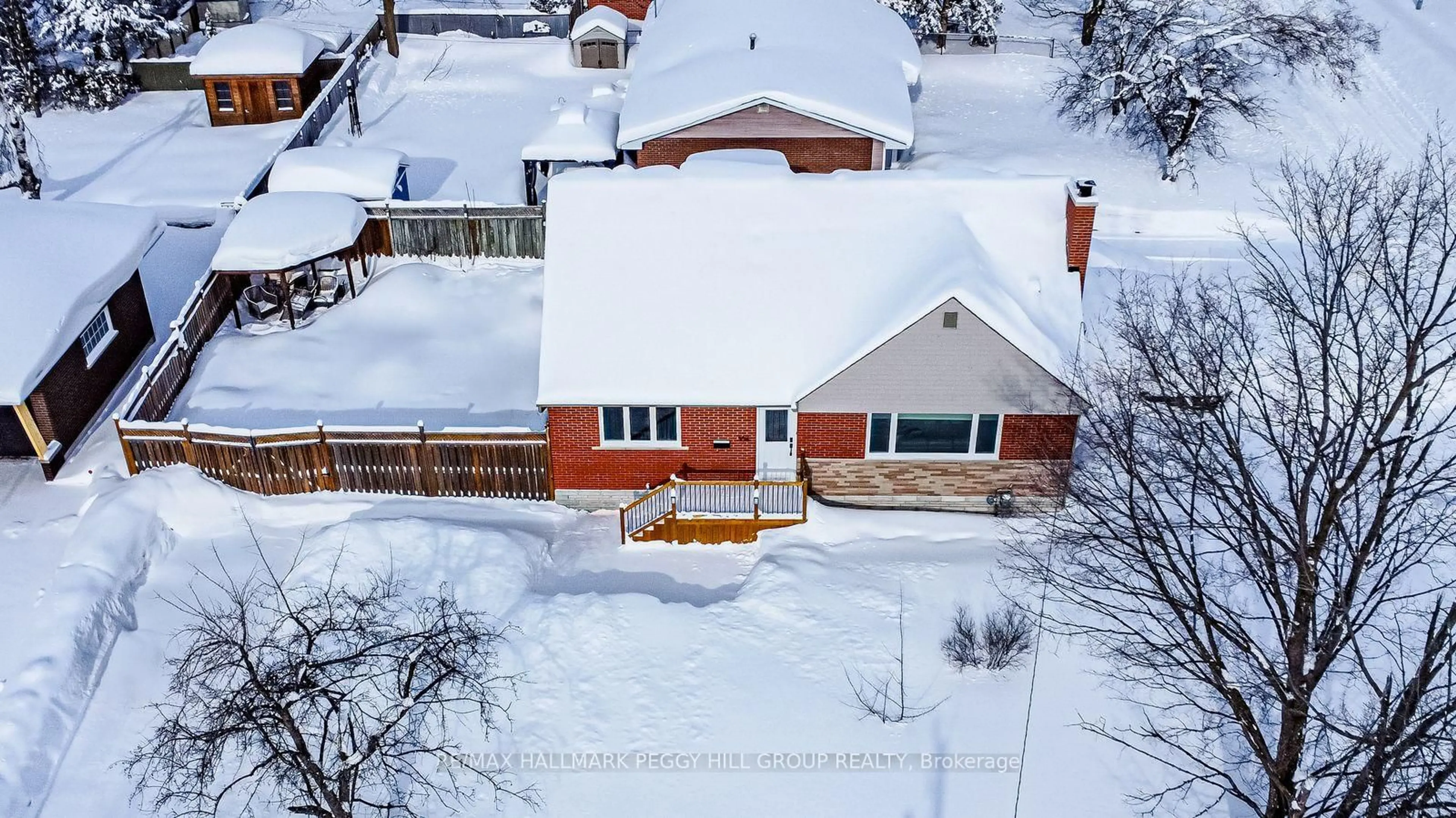 A pic from outside/outdoor area/front of a property/back of a property/a pic from drone, street for 106 Brant St, Orillia Ontario L3V 3P1