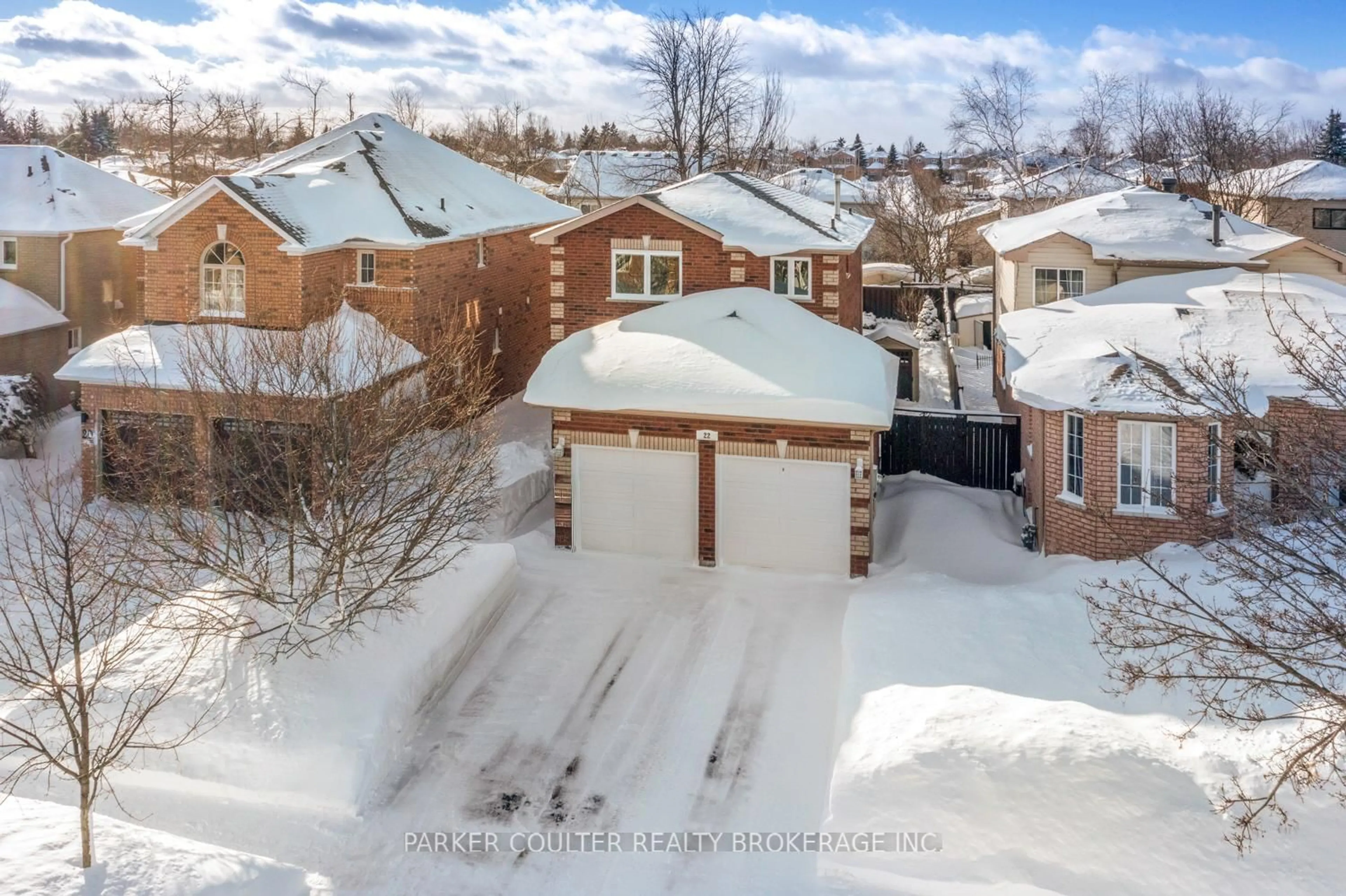 A pic from outside/outdoor area/front of a property/back of a property/a pic from drone, street for 22 Twiss Dr, Barrie Ontario L4N 8P3