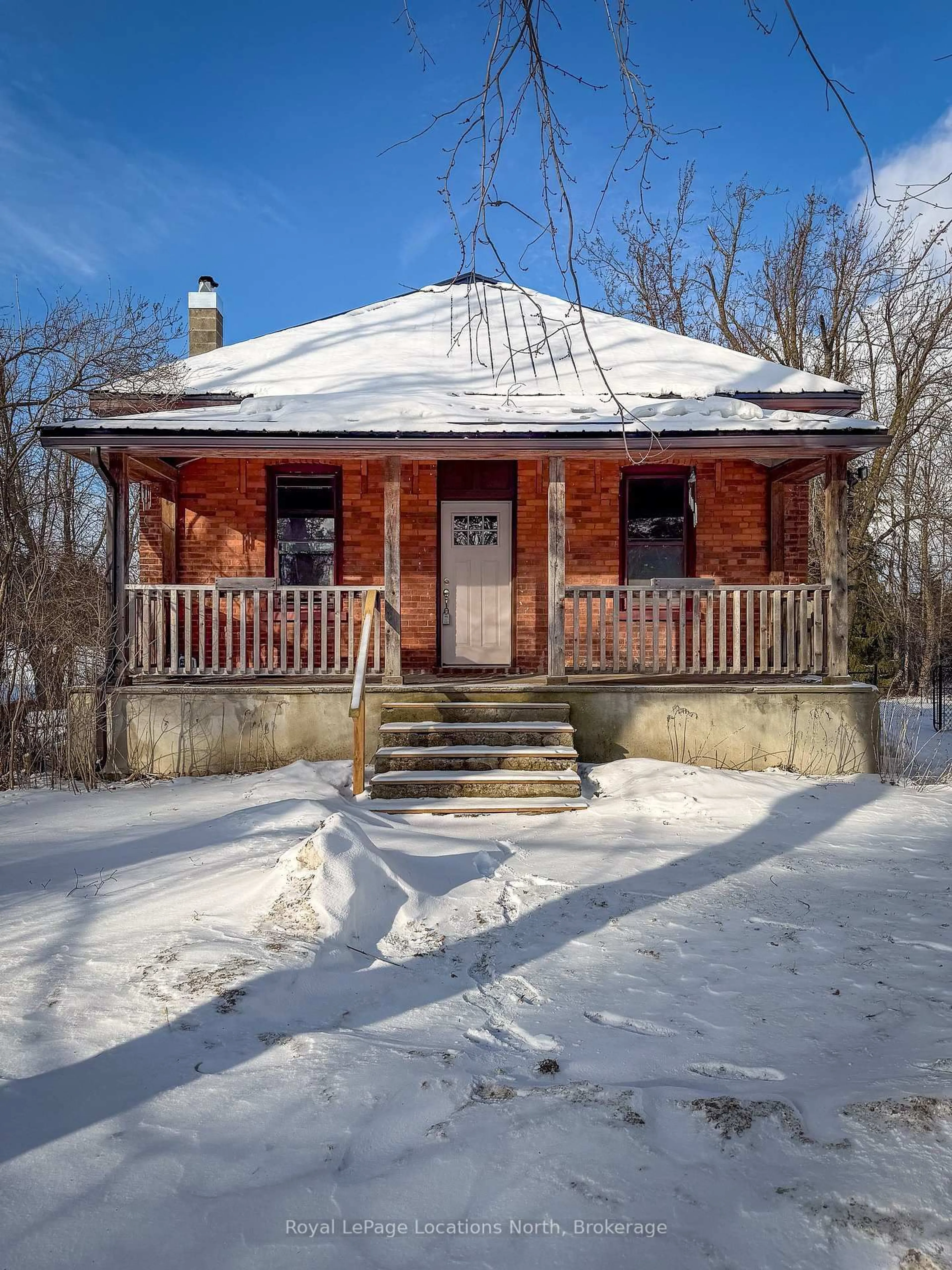 Home with brick exterior material, building for 9038 County Rd 91 Rd, Clearview Ontario L0M 1H0