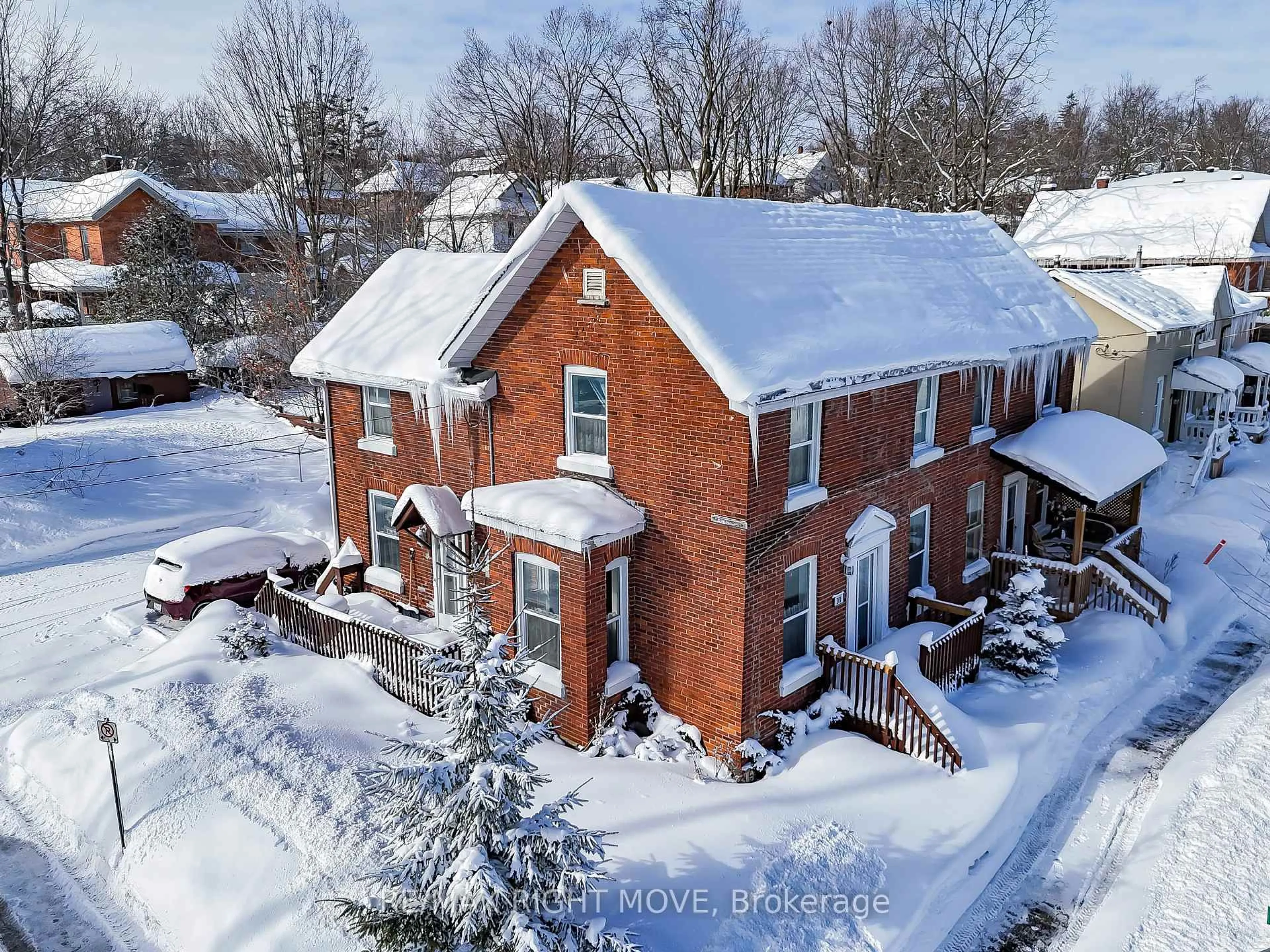 A pic from outside/outdoor area/front of a property/back of a property/a pic from drone, street for 201 Canice St, Orillia Ontario L3V 4J1