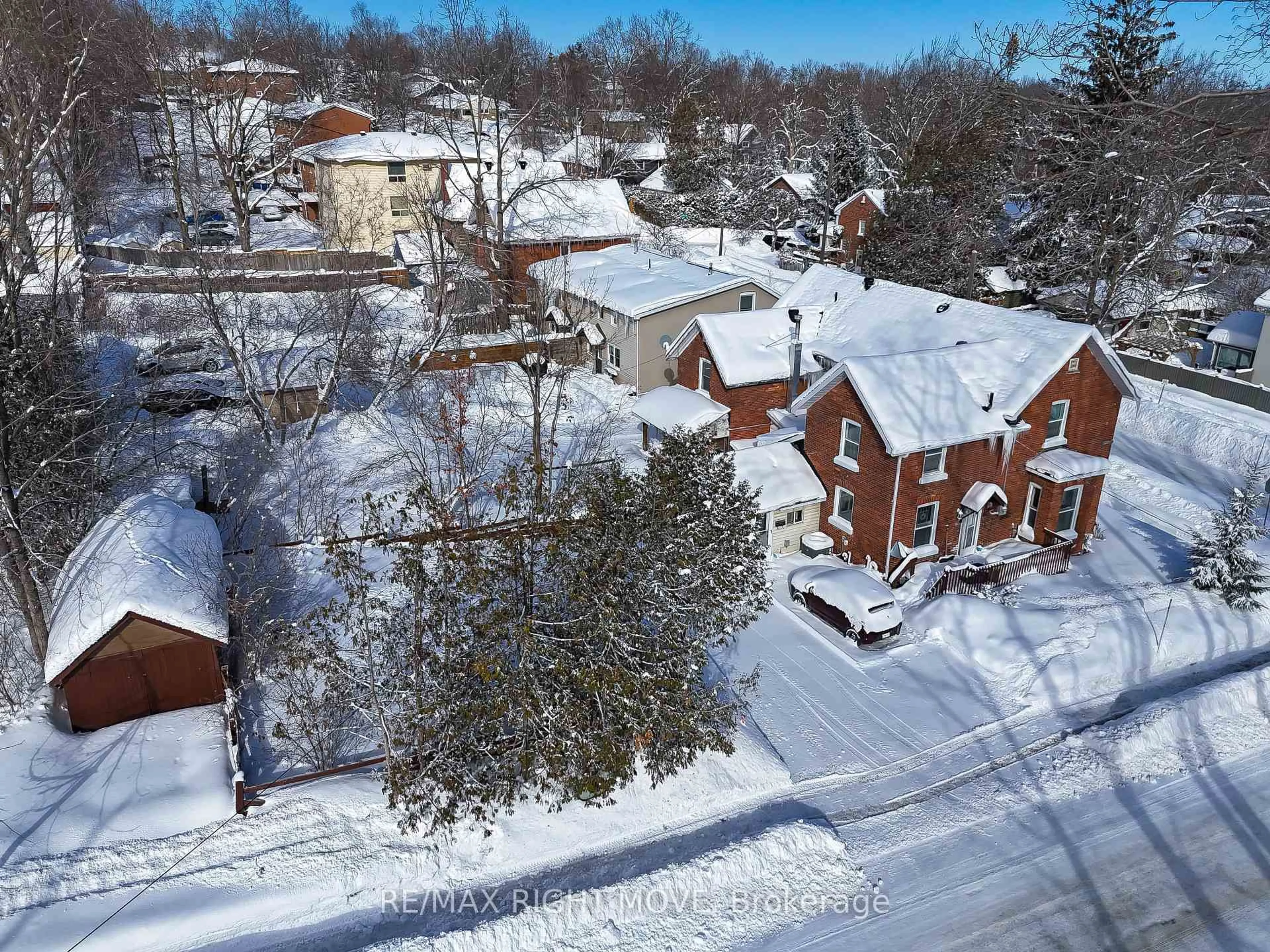 A pic from outside/outdoor area/front of a property/back of a property/a pic from drone, street for 201 Canice St, Orillia Ontario L3V 4J1