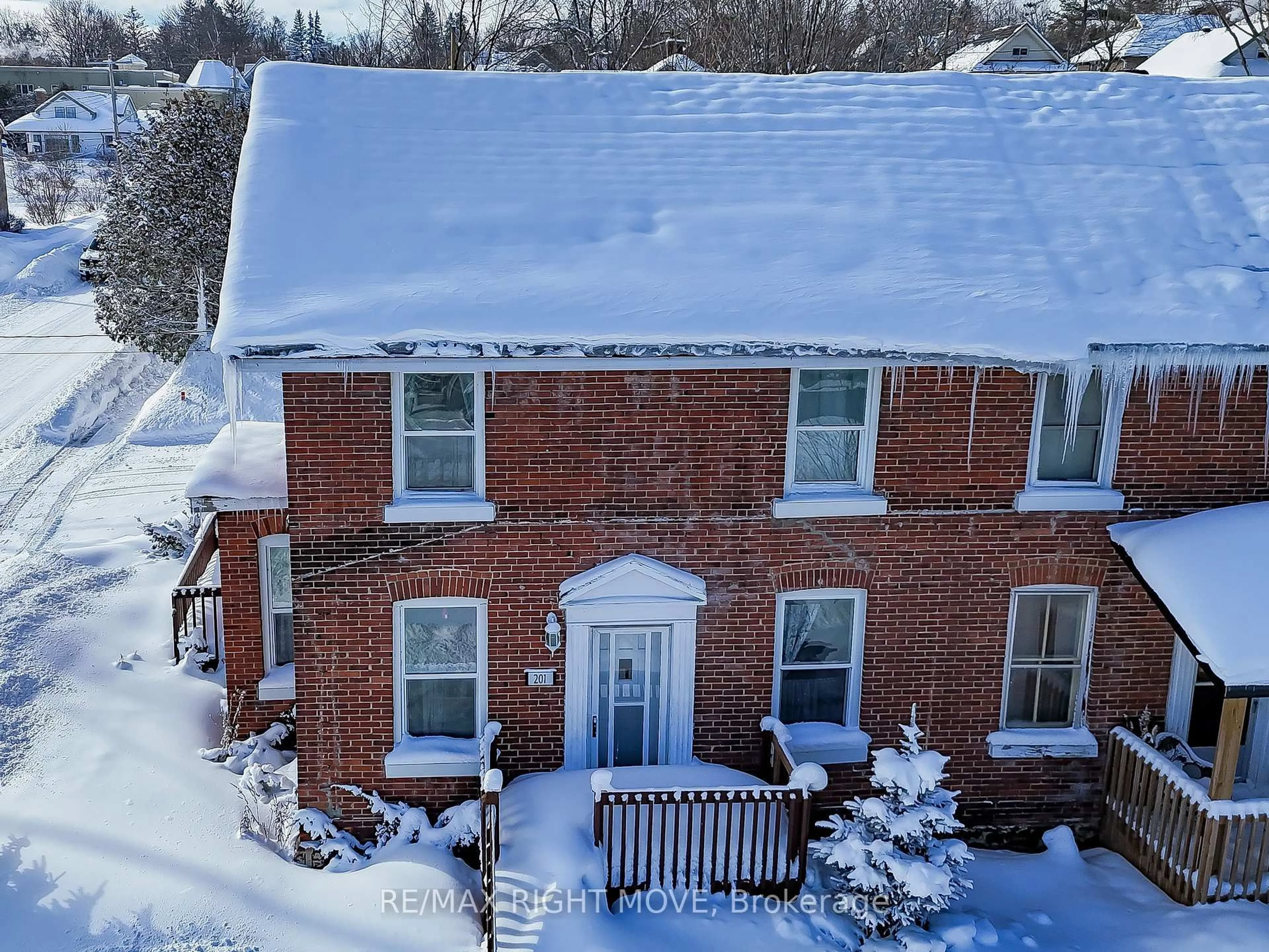 A pic from outside/outdoor area/front of a property/back of a property/a pic from drone, street for 201 Canice St, Orillia Ontario L3V 4J1