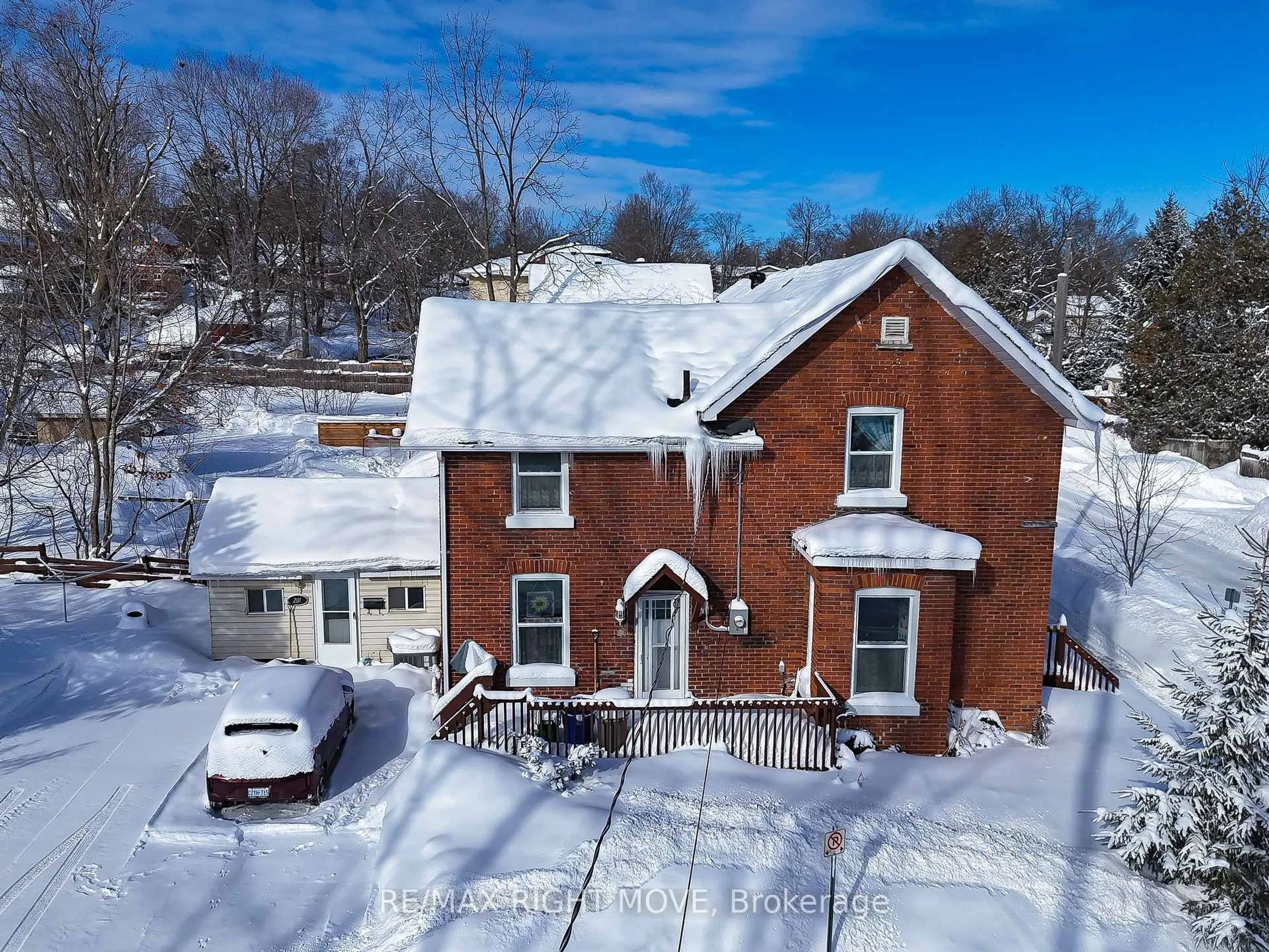 A pic from outside/outdoor area/front of a property/back of a property/a pic from drone, street for 201 Canice St, Orillia Ontario L3V 4J1
