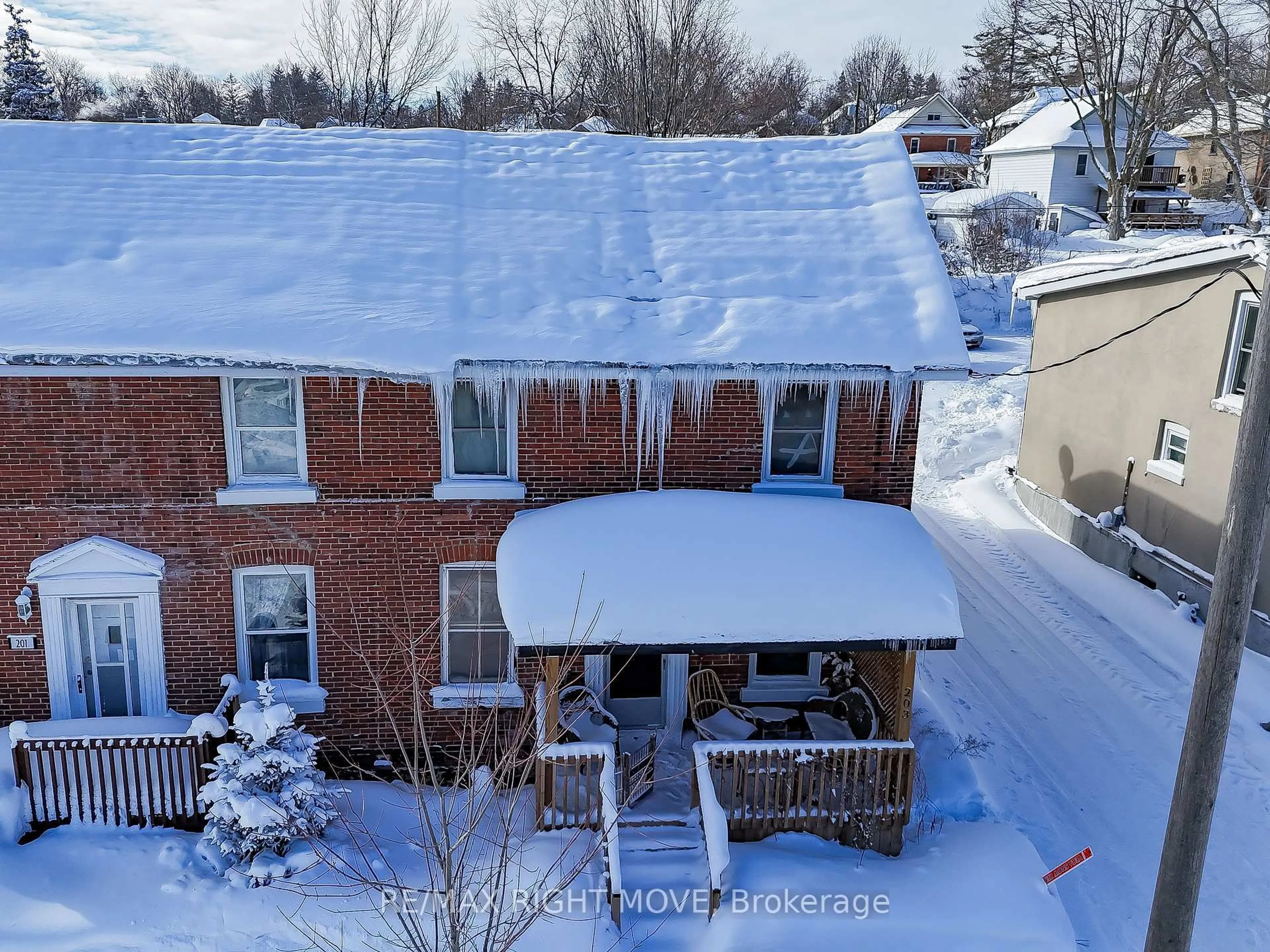 A pic from outside/outdoor area/front of a property/back of a property/a pic from drone, street for 203 CANICE St, Orillia Ontario L3V 4J1