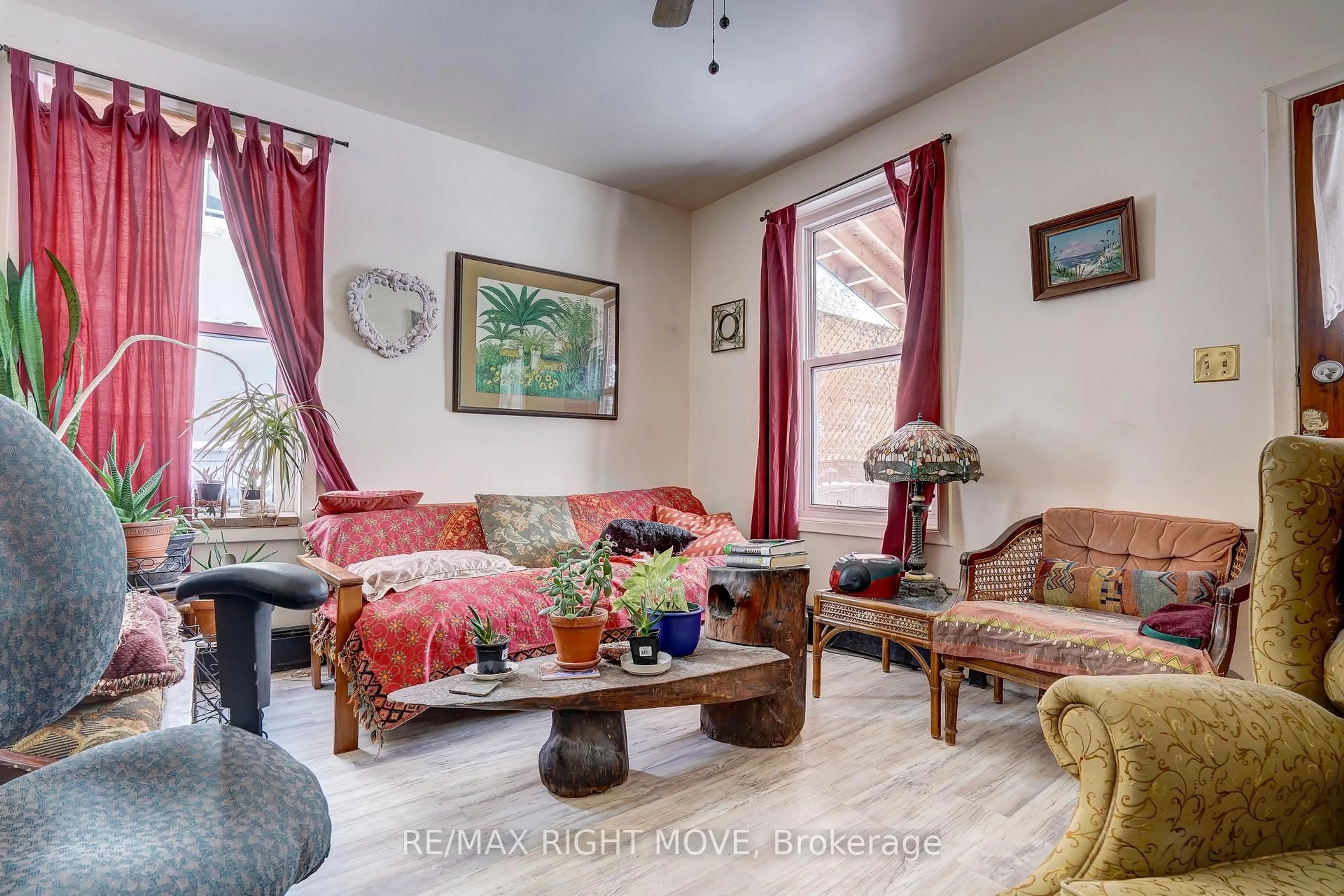 Living room with furniture, unknown for 203 CANICE St, Orillia Ontario L3V 4J1