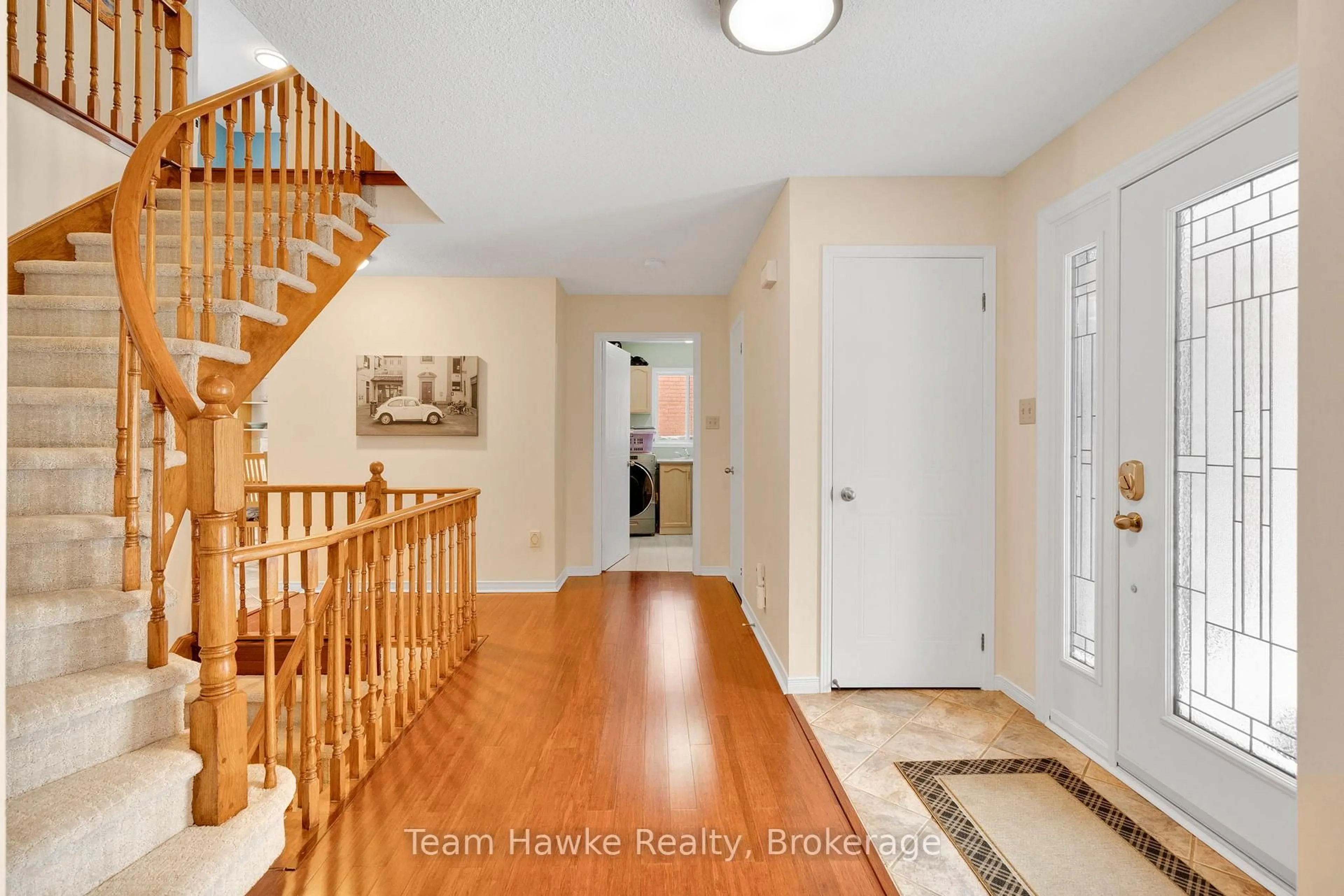 Indoor entryway for 945 Dominion Ave, Midland Ontario L4R 4W2