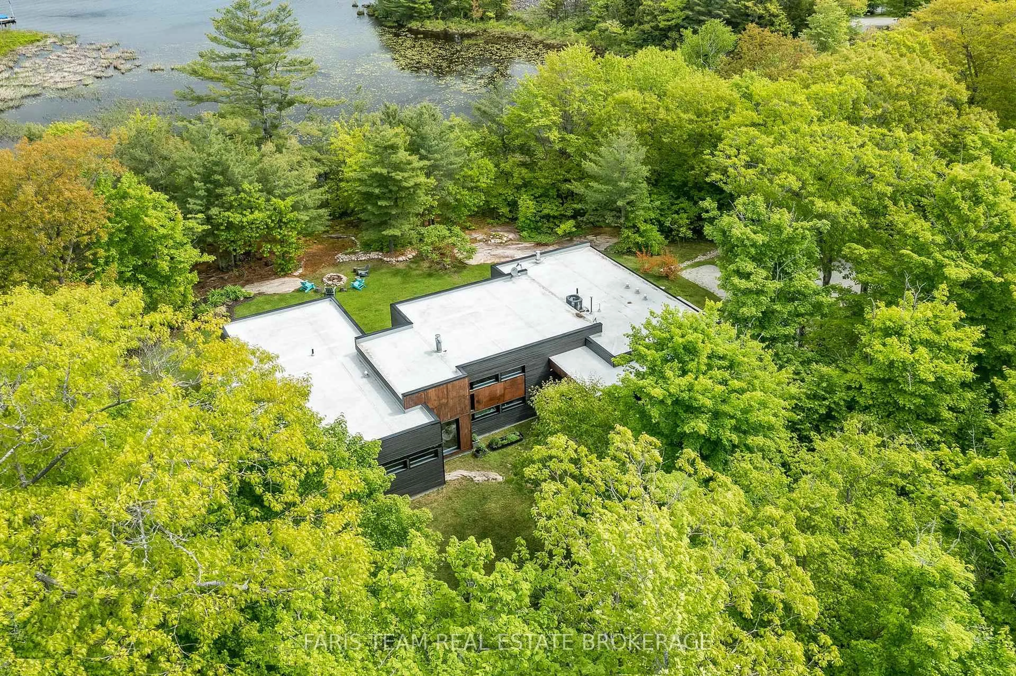A pic from outside/outdoor area/front of a property/back of a property/a pic from drone, water/lake/river/ocean view for 3870 Darling Island Rd, Severn Ontario L0K 1S0
