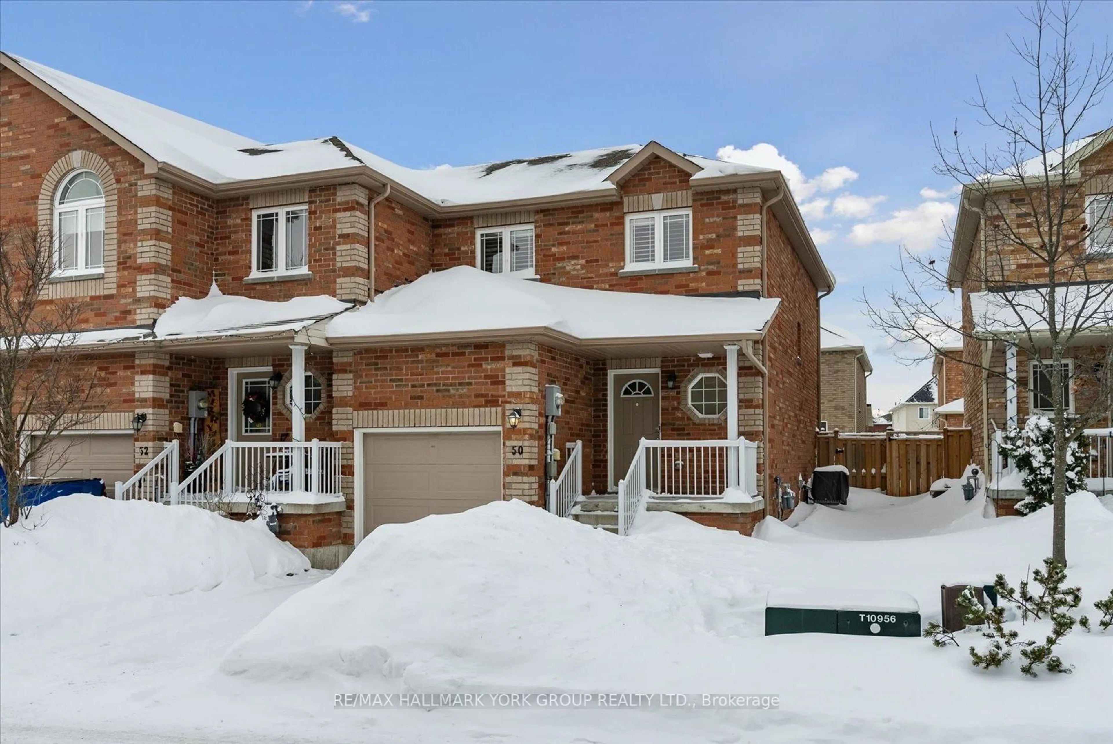 Home with brick exterior material, street for 50 Southwoods Cres #70, Barrie Ontario L4N 9P8