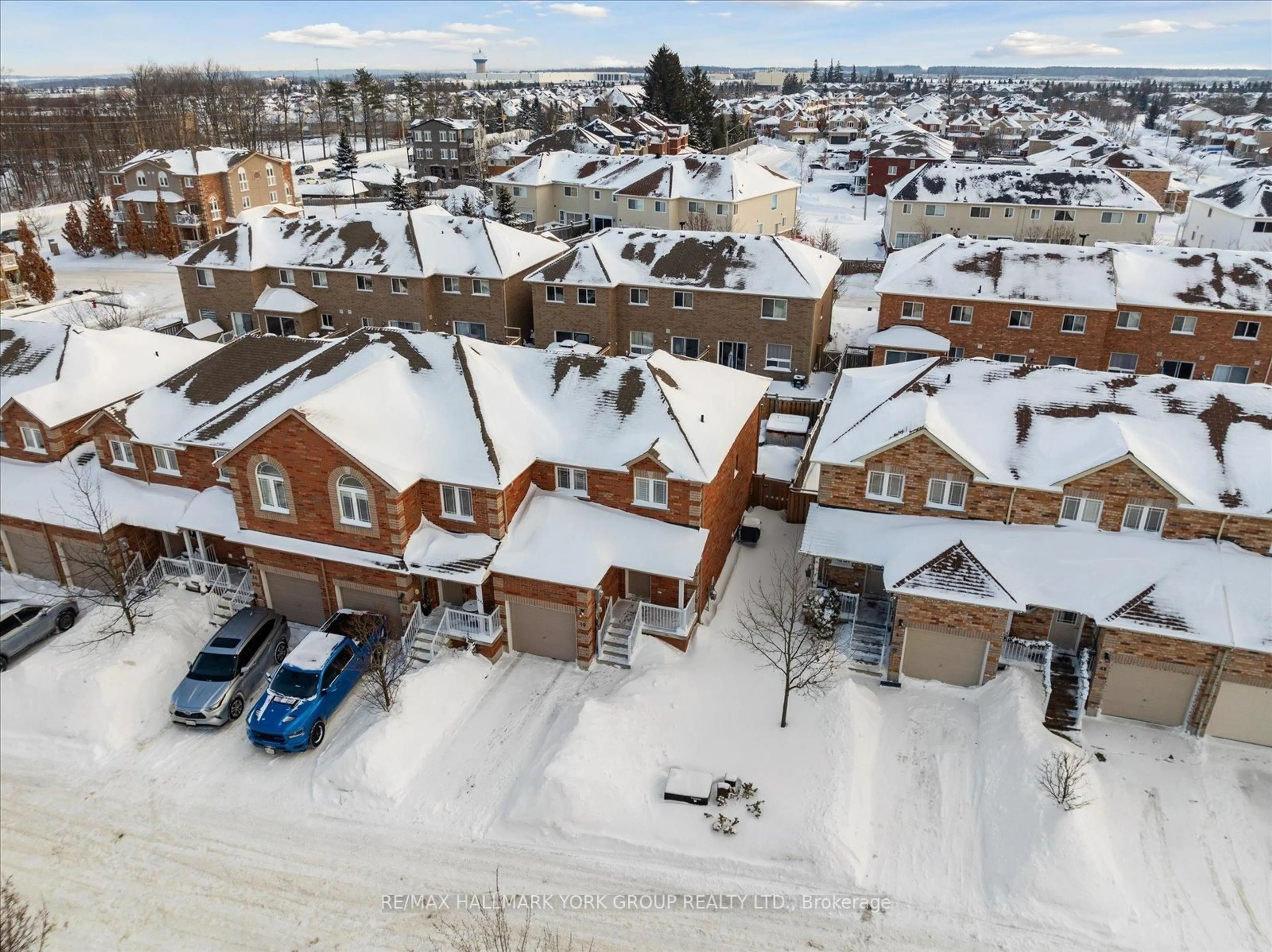 A pic from outside/outdoor area/front of a property/back of a property/a pic from drone, street for 50 Southwoods Cres #70, Barrie Ontario L4N 9P8