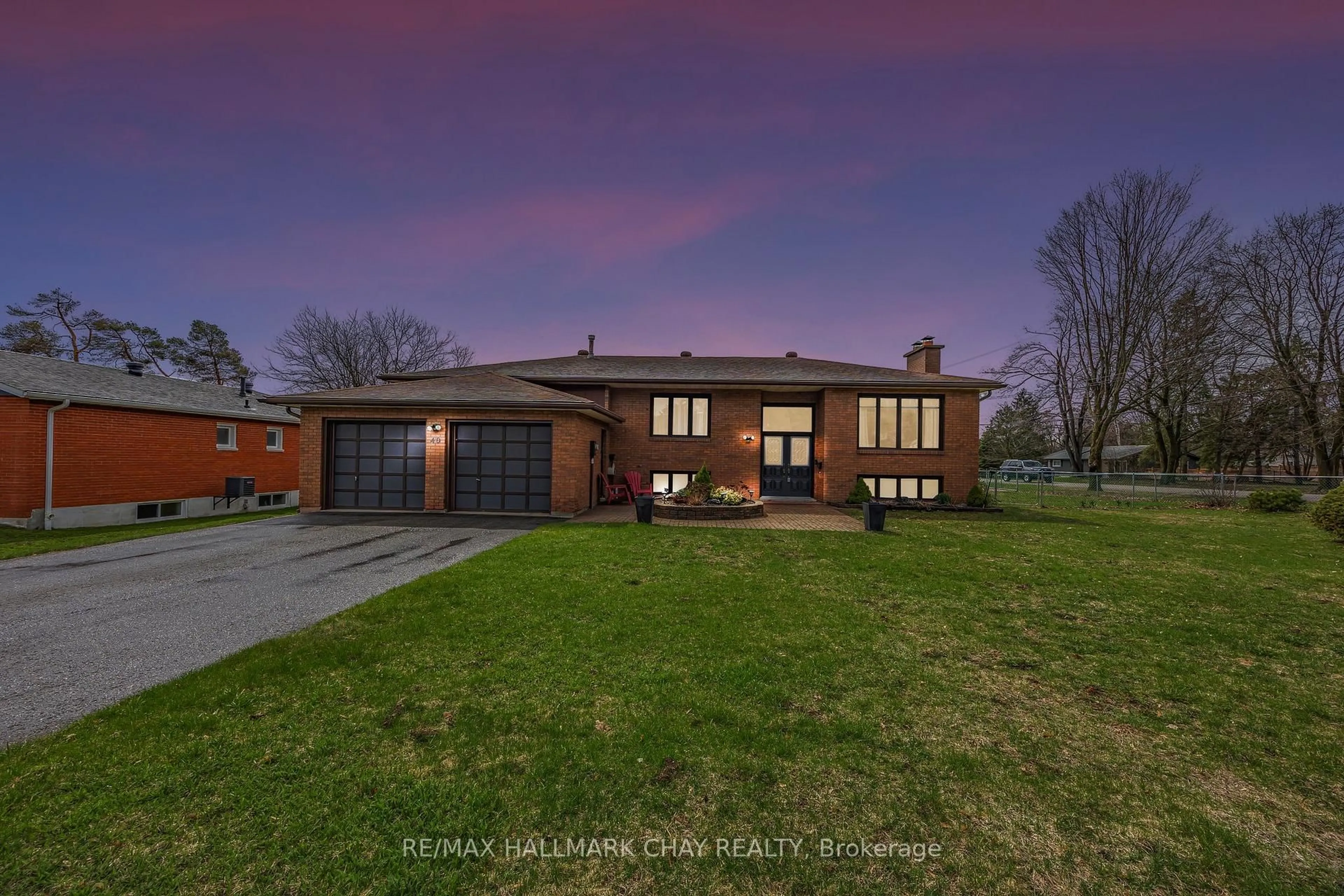 A pic from outside/outdoor area/front of a property/back of a property/a pic from drone, street for 40 Idlewood Dr, Springwater Ontario L9X 0P5