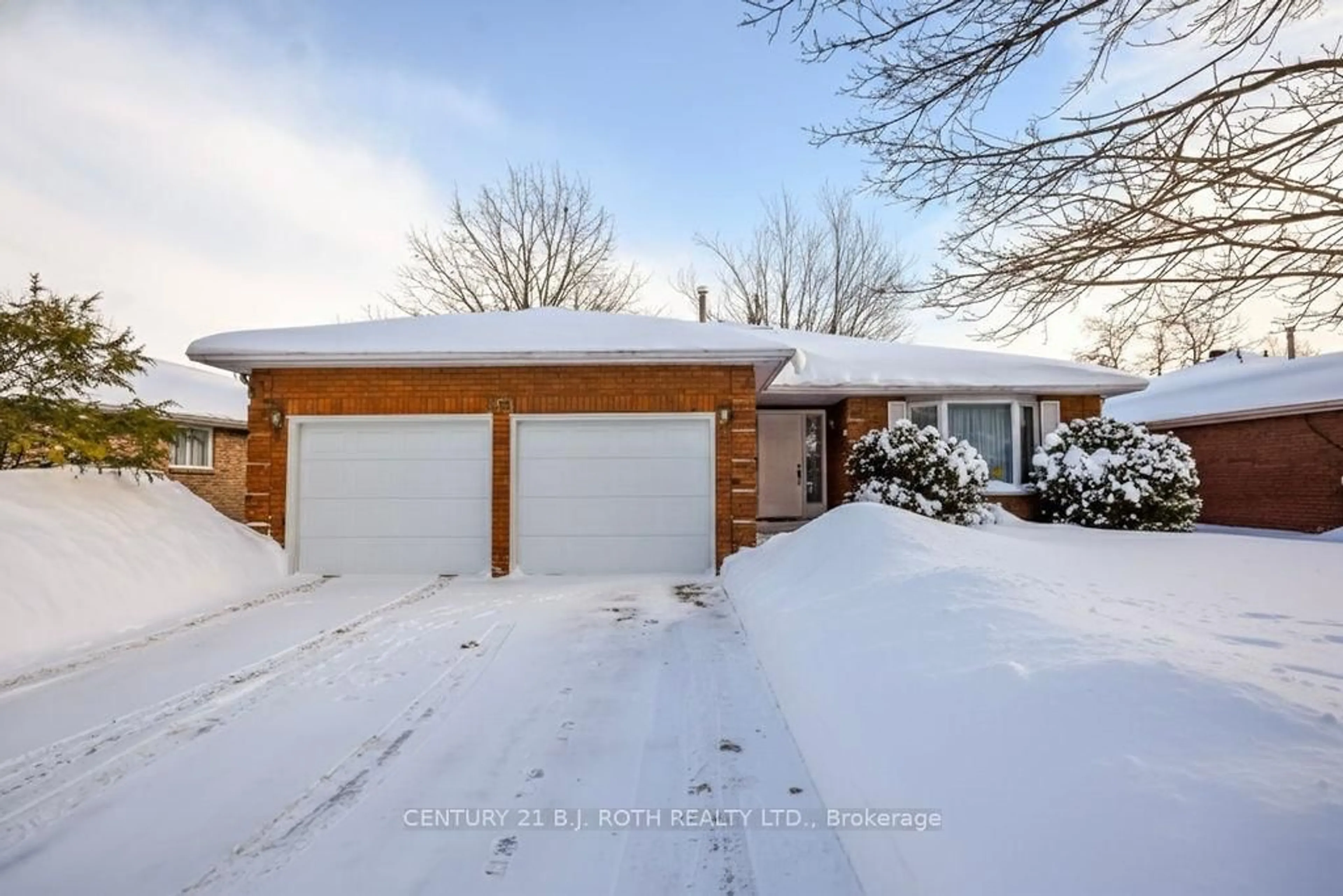 A pic from outside/outdoor area/front of a property/back of a property/a pic from drone, street for 161 Shirley Ave, Barrie Ontario L4N 6E6