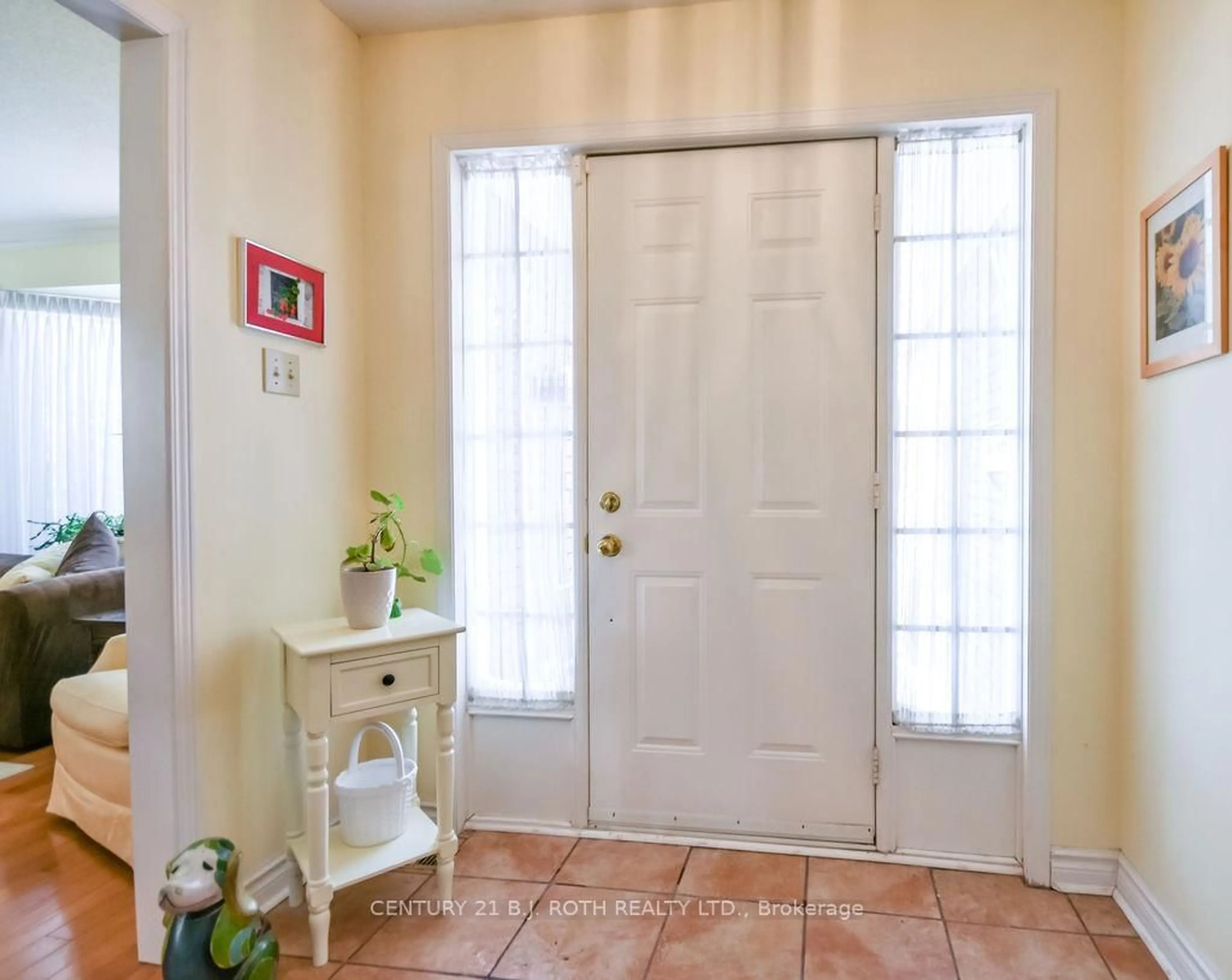 Indoor entryway for 161 Shirley Ave, Barrie Ontario L4N 6E6