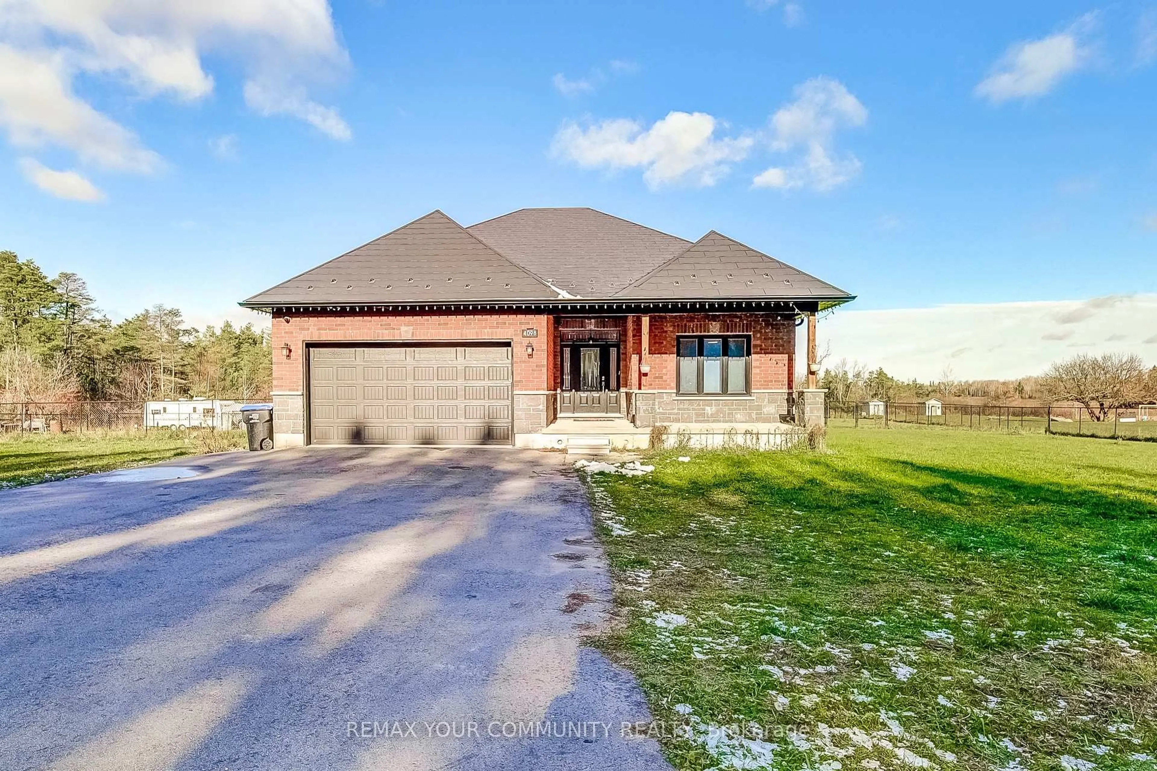 Home with brick exterior material, unknown for 4098 Concession 12 Sunnidale Rd, Clearview Ontario L0M 1S0