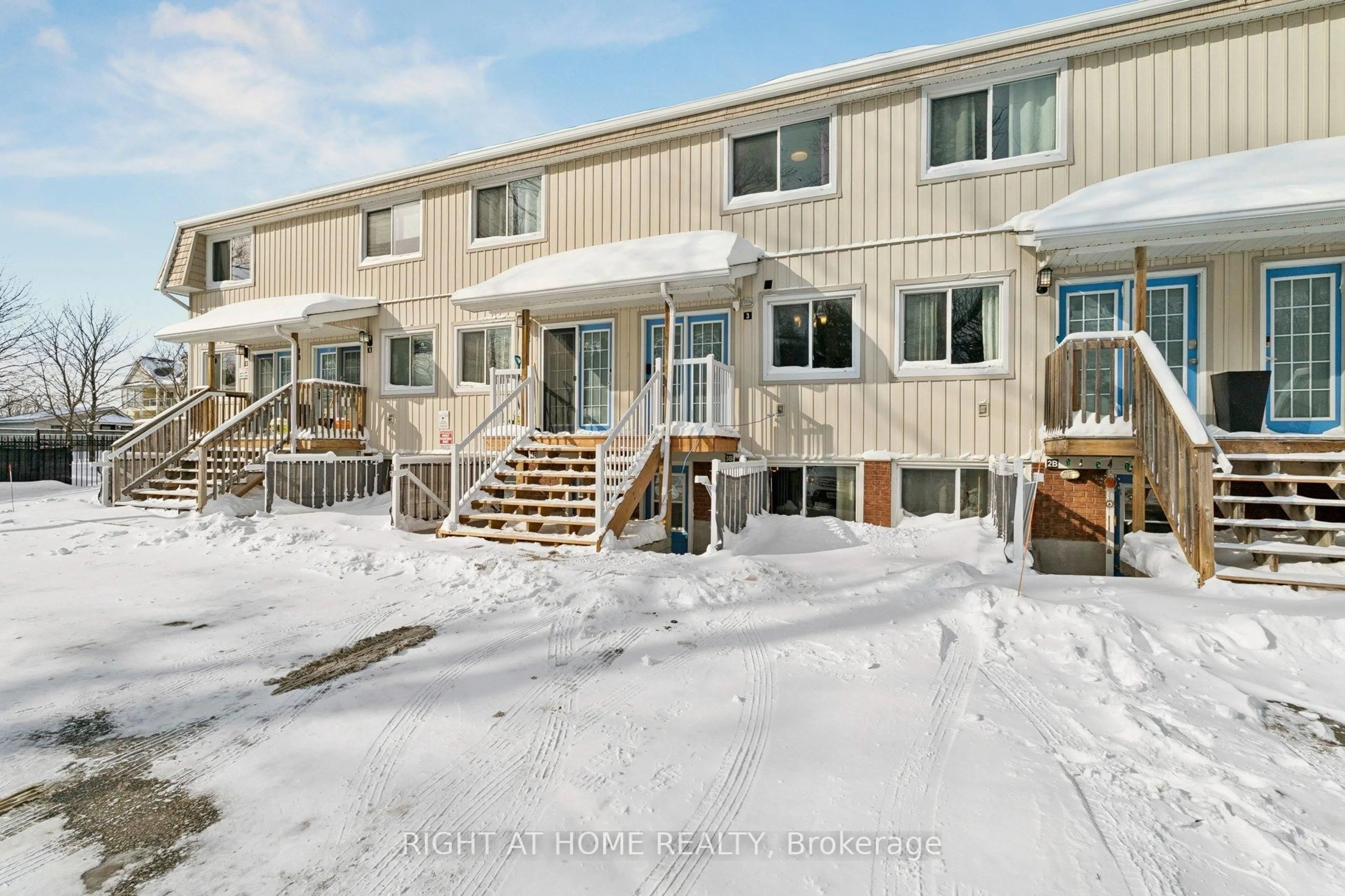 Patio, unknown for 734 Shore Lane #3, Wasaga Beach Ontario L9Z 2C7