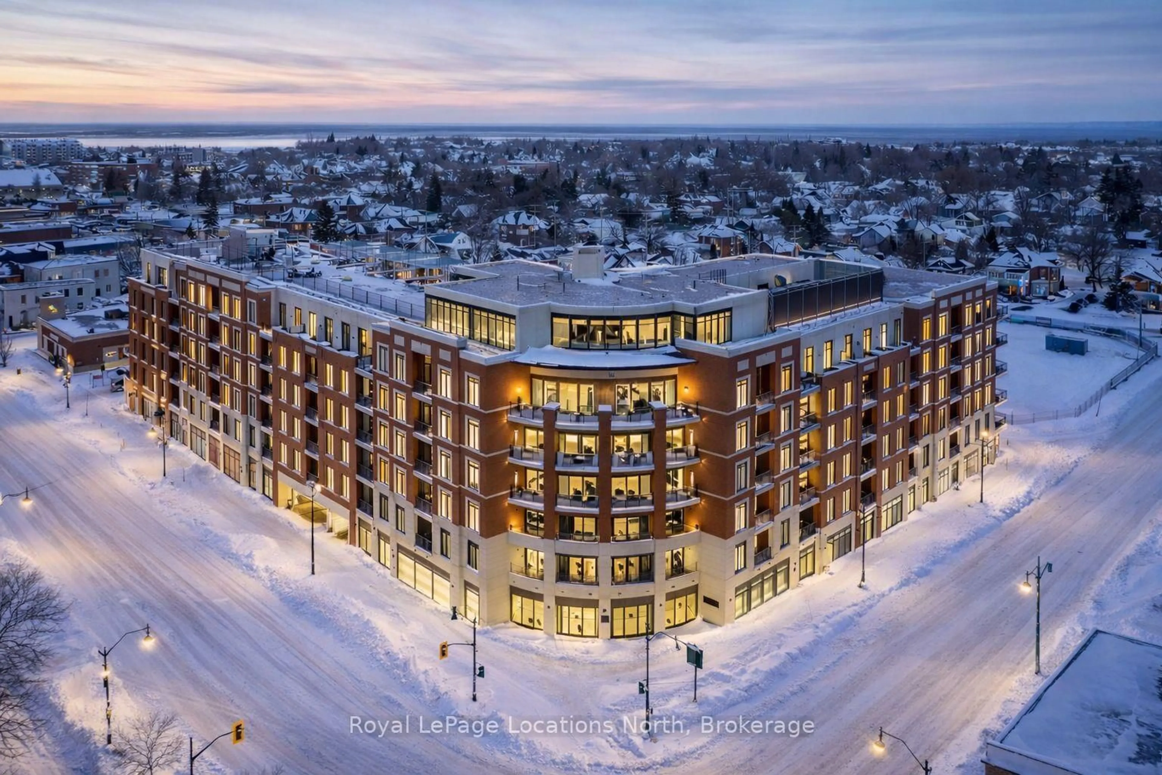 A pic from outside/outdoor area/front of a property/back of a property/a pic from drone, building for 1 Hume St #219, Collingwood Ontario L9Y 0X3