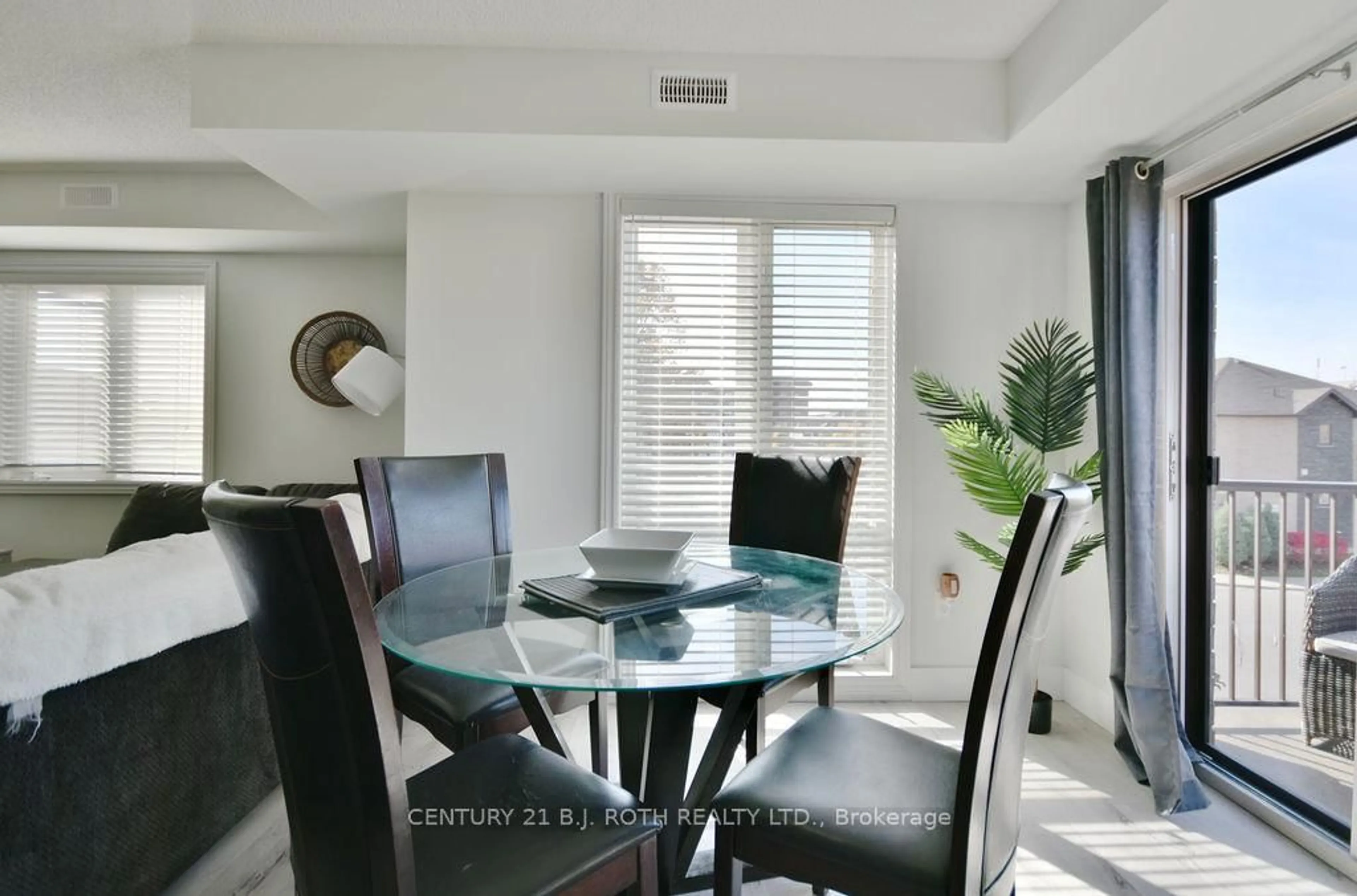 Dining room, ceramic/tile floor for 25 Madelaine Dr #5, Barrie Ontario L9J 0G8