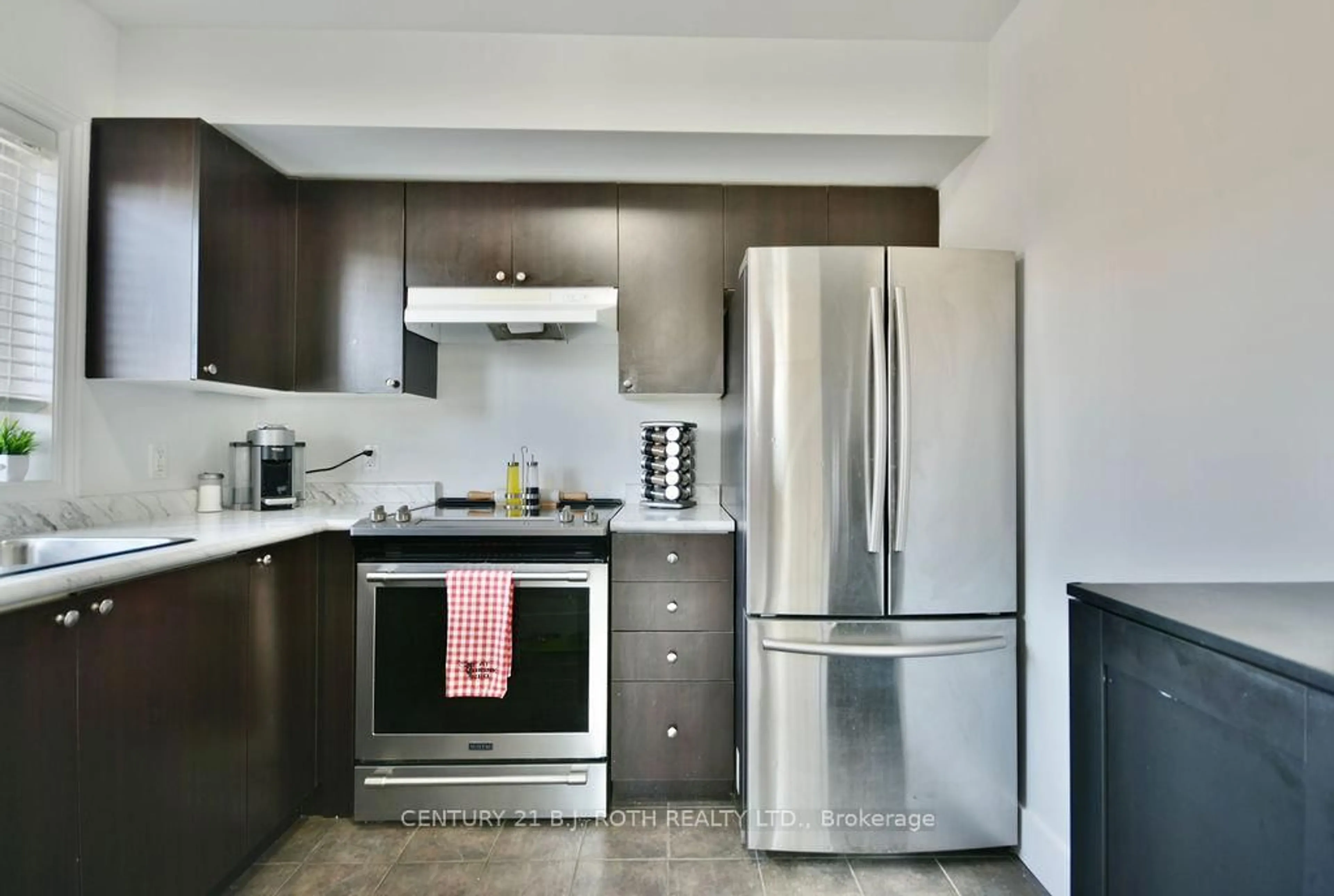 Standard kitchen, unknown for 25 Madelaine Dr #5, Barrie Ontario L9J 0G8