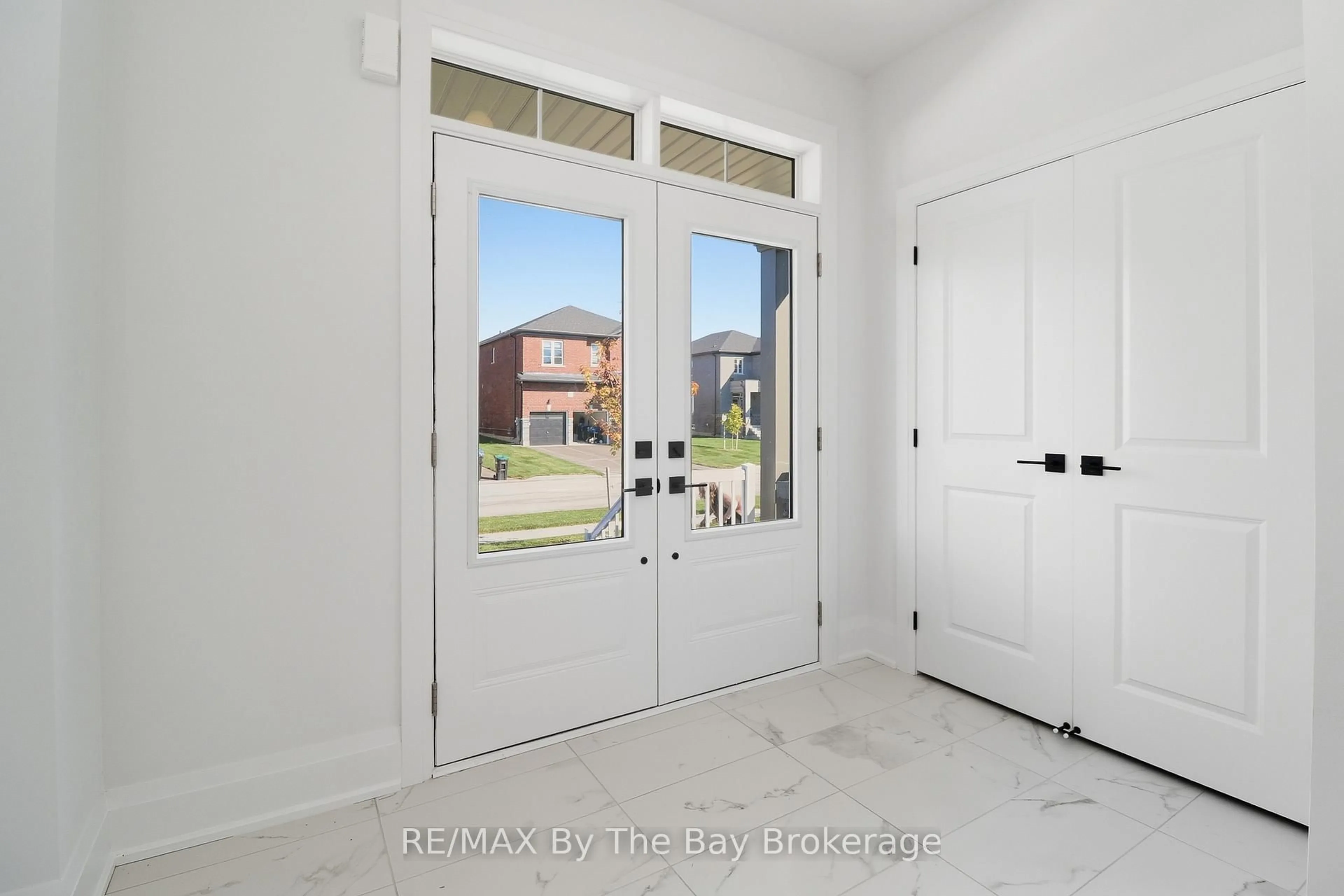 Indoor entryway for 66 Amber Dr, Wasaga Beach Ontario L9Z 0R9