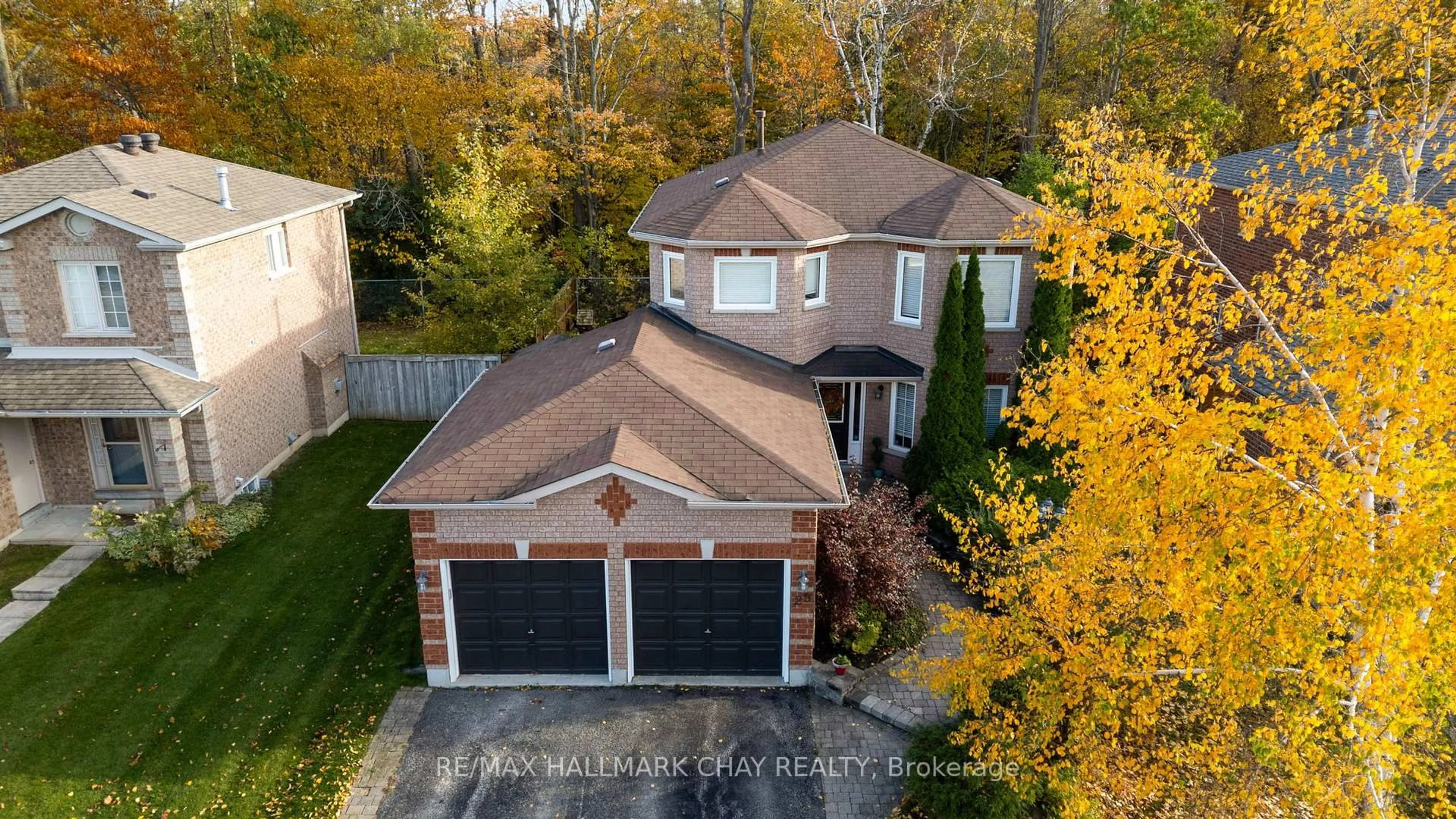 A pic from outside/outdoor area/front of a property/back of a property/a pic from drone, street for 29 Benson Dr, Barrie Ontario L4N 7Y1