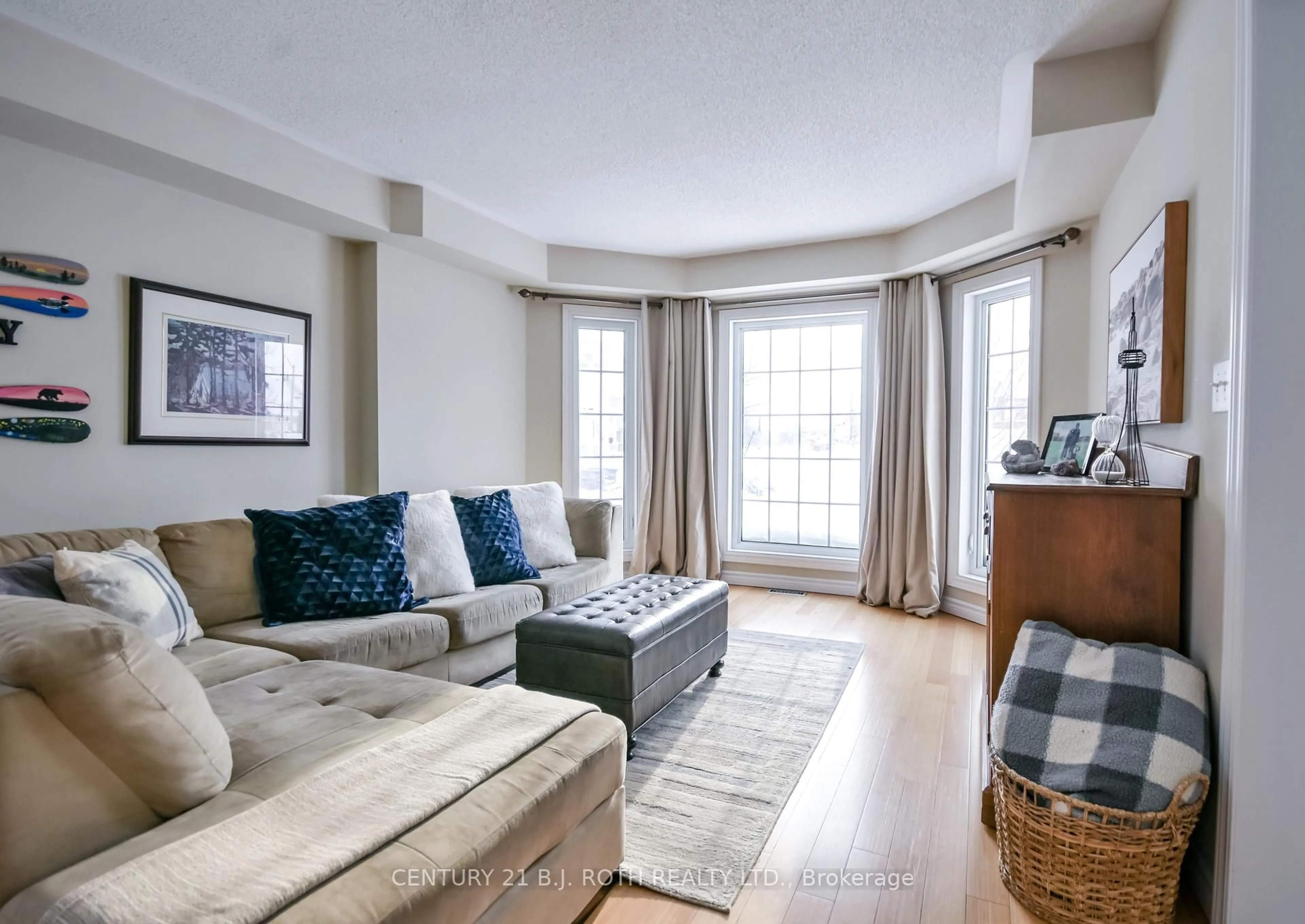 Living room with furniture, unknown for 47 Maple Crown Terr, Barrie Ontario L4M 7H9