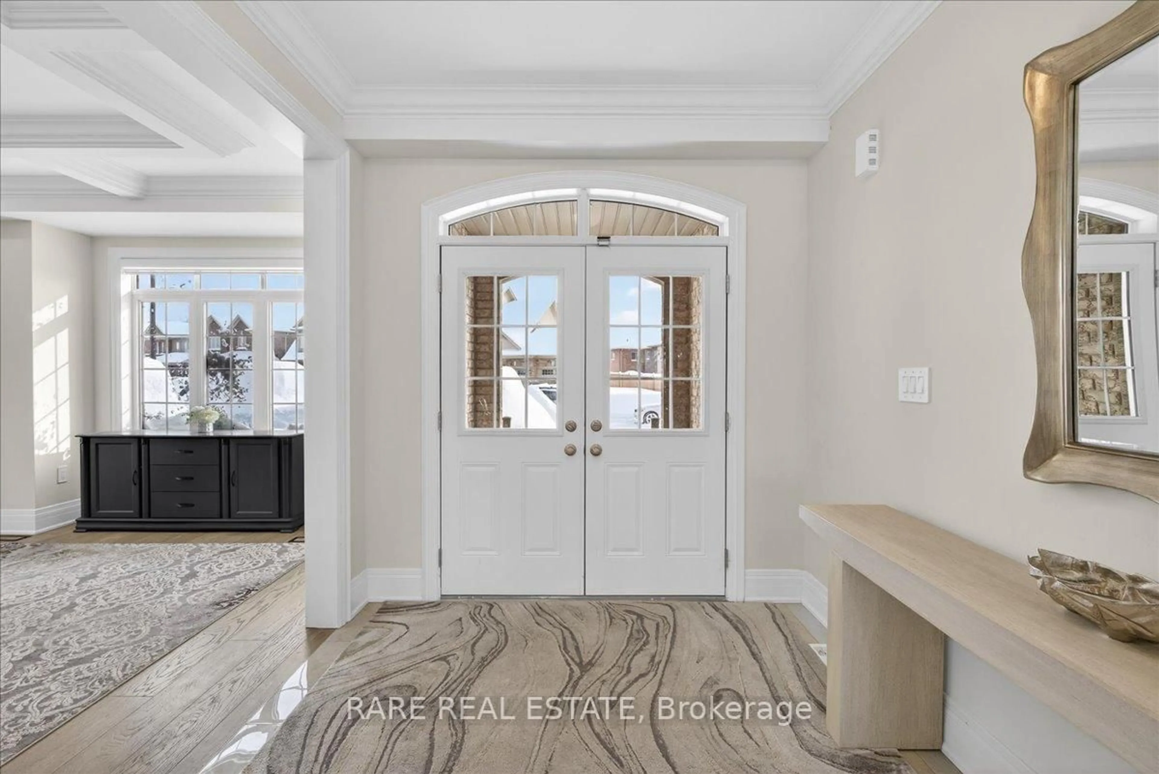 Indoor entryway for 17 Sanford Circ, Springwater Ontario L9X 2A8