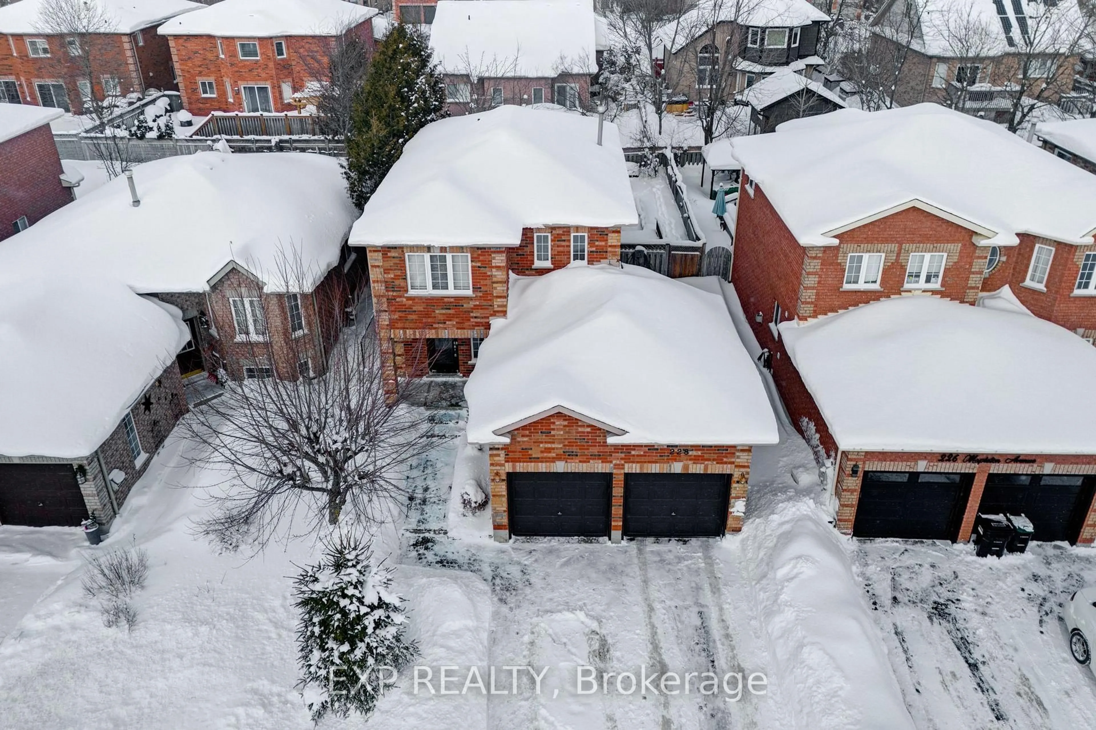 A pic from outside/outdoor area/front of a property/back of a property/a pic from drone, street for 228 Mapleton Ave, Barrie Ontario L4N 8T3