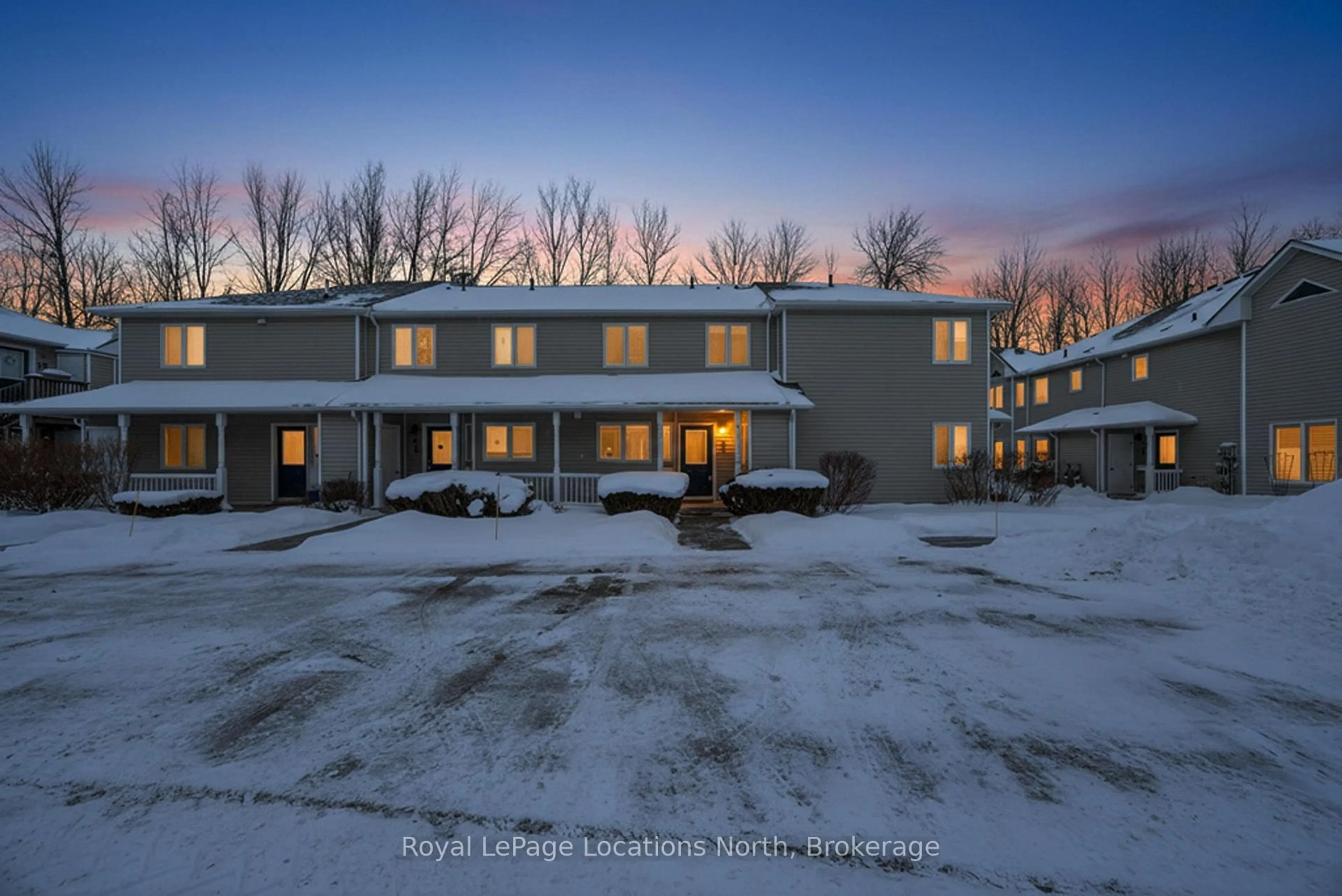 A pic from outside/outdoor area/front of a property/back of a property/a pic from drone, building for 43 SUNDIAL Crt, Collingwood Ontario L9Y 5E5