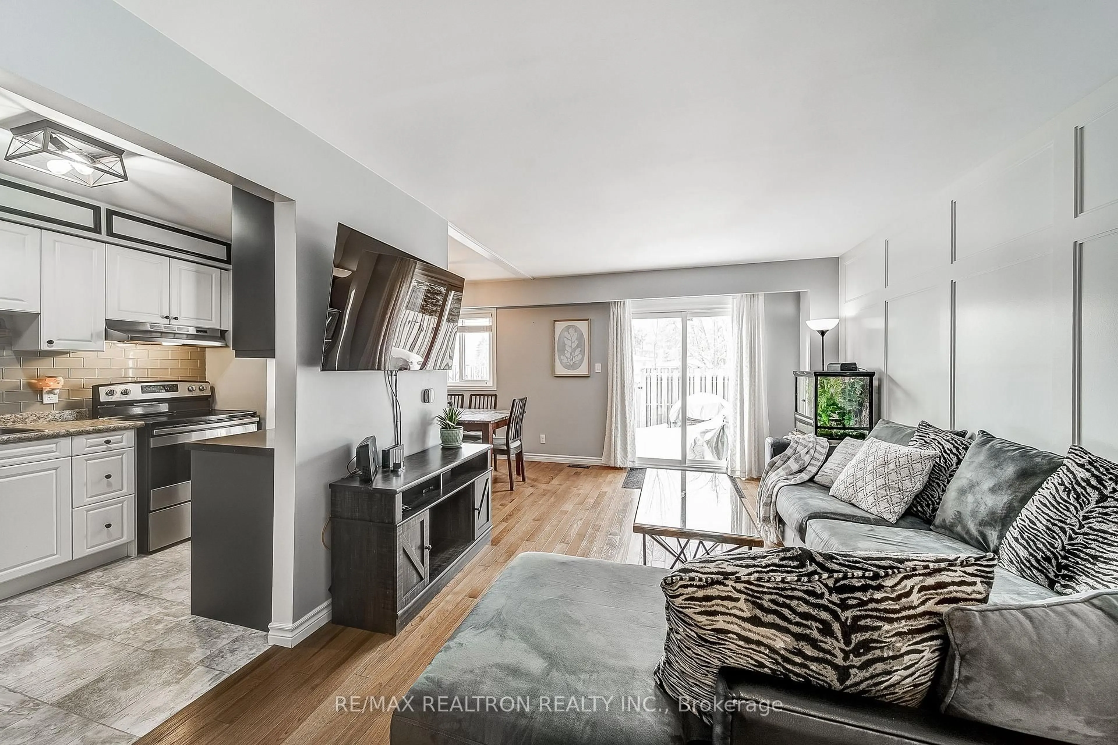 Living room with furniture, unknown for 261 Rose St, Barrie Ontario L4M 2V3