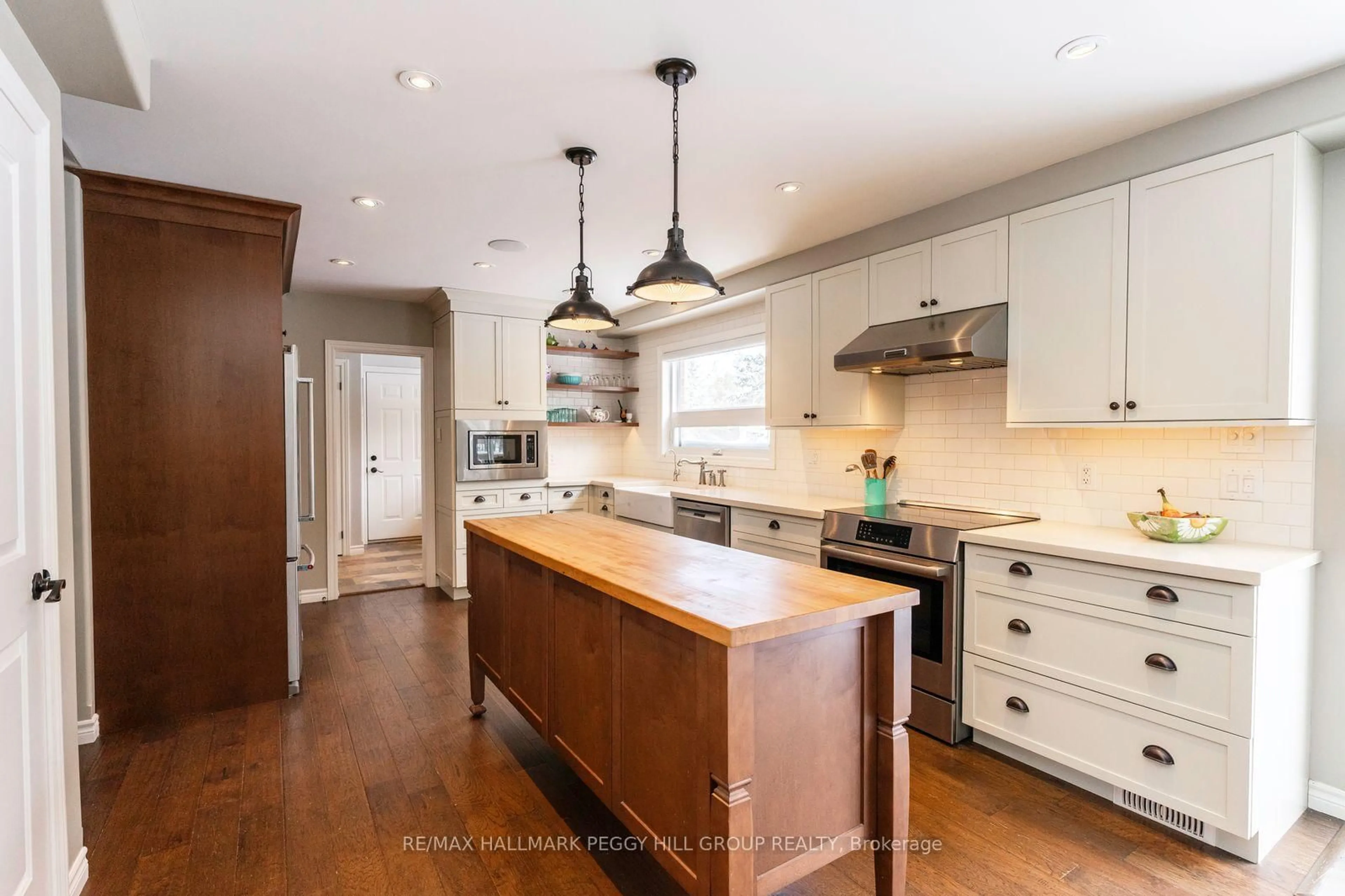 Open concept kitchen, unknown for 2009 5 Line, Oro-Medonte Ontario L0L 2E0