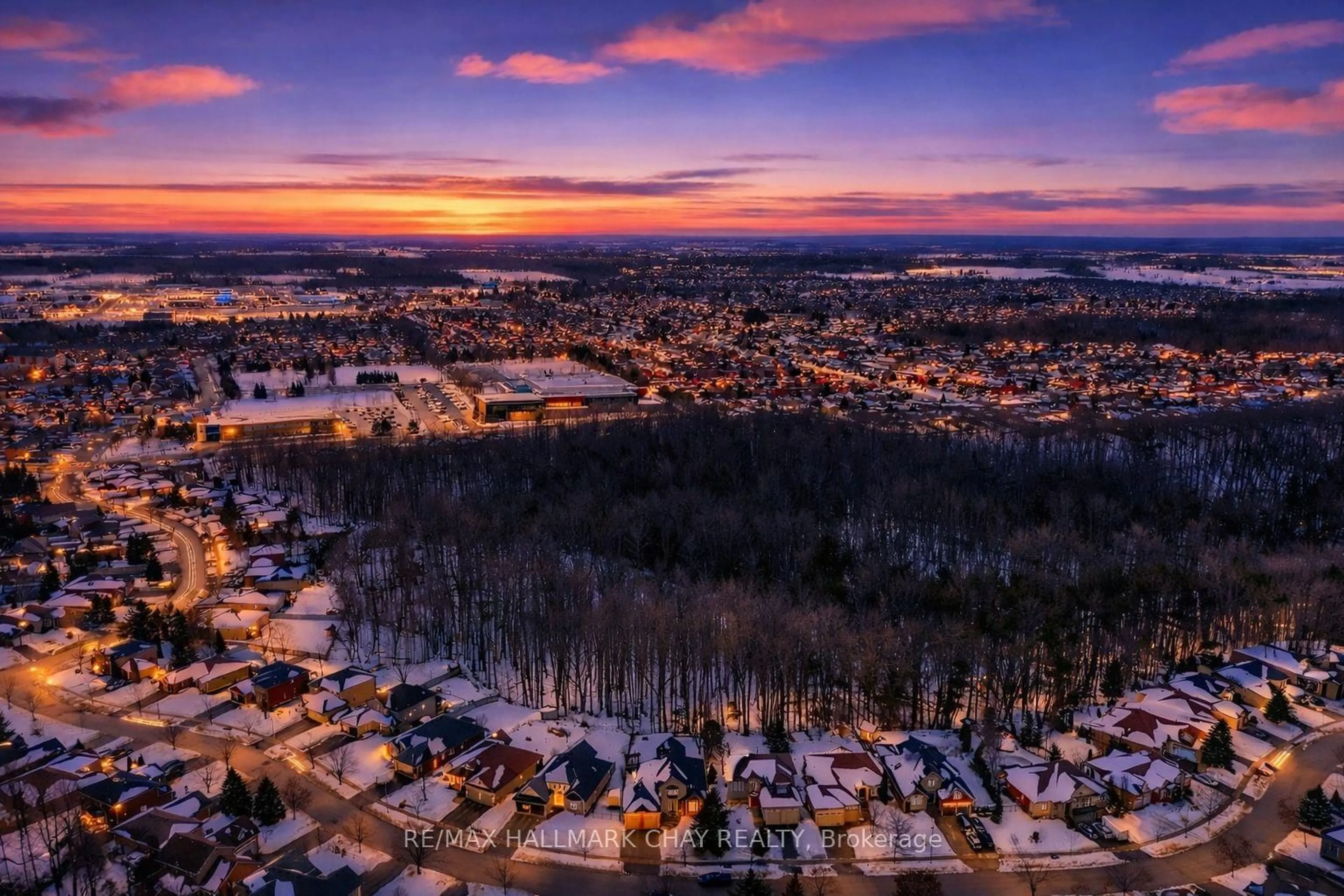 A pic from outside/outdoor area/front of a property/back of a property/a pic from drone, mountain view for 18 Cumming Dr, Barrie Ontario L4N 8H6