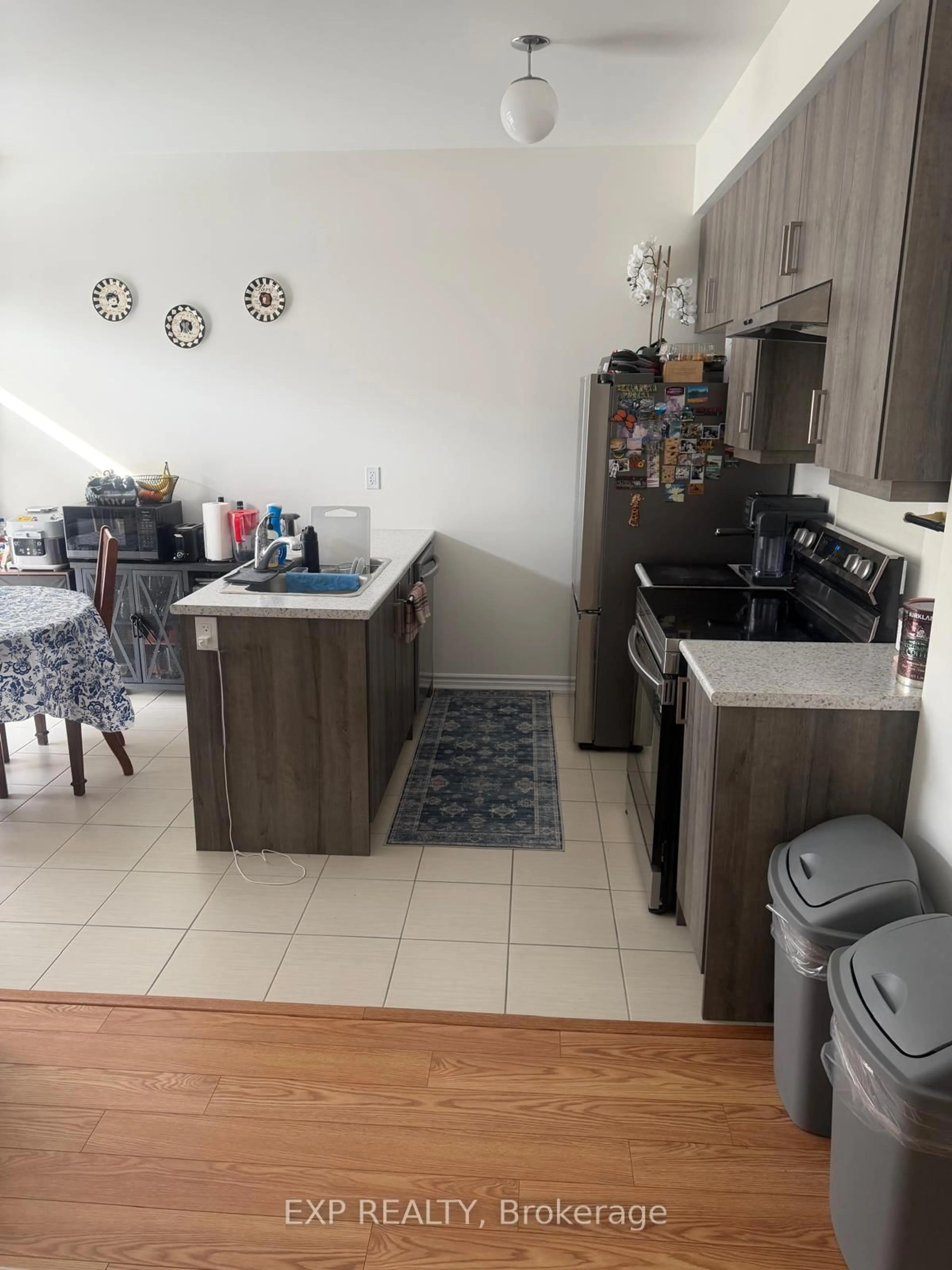 Standard kitchen, unknown for 39 Tamworth Terr, Barrie Ontario L9S 2Z8