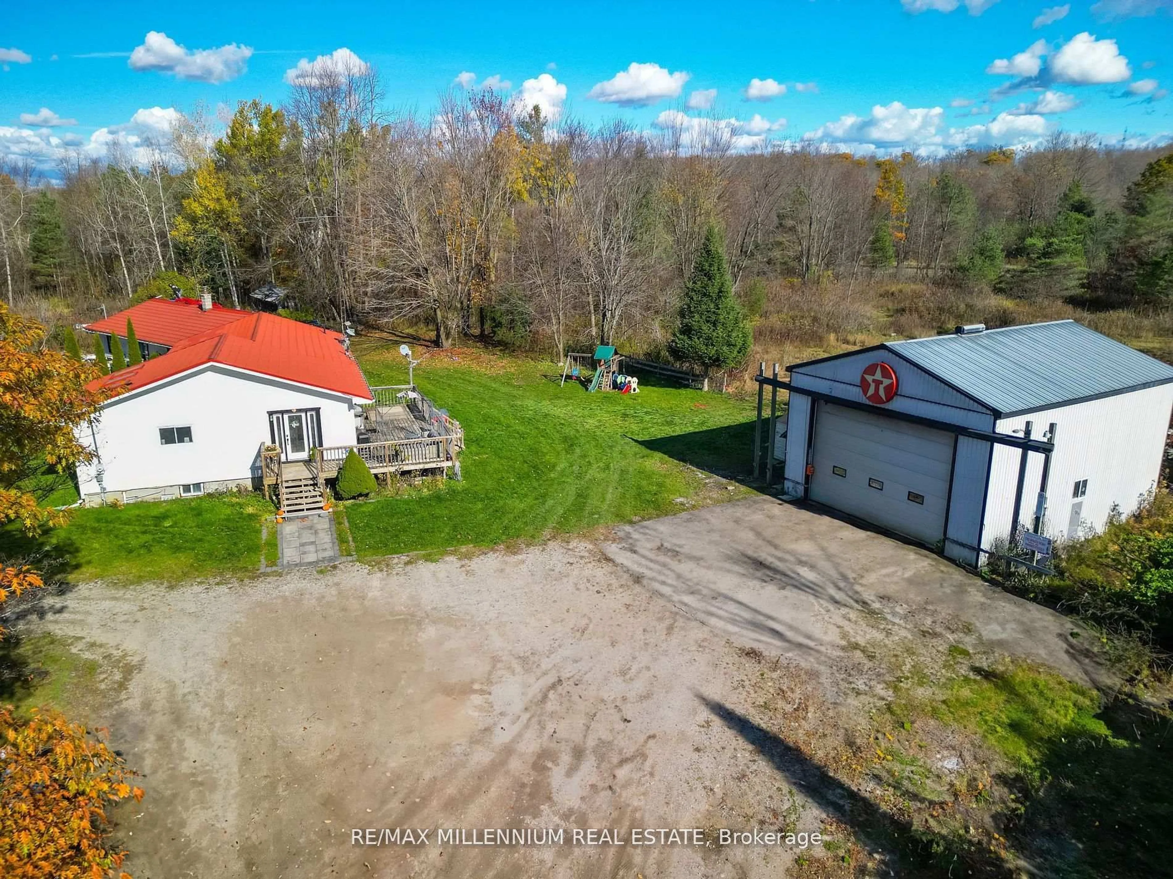 A pic from outside/outdoor area/front of a property/back of a property/a pic from drone, building for 3021 Pinegrove Rd, Springwater Ontario L0M 1T2