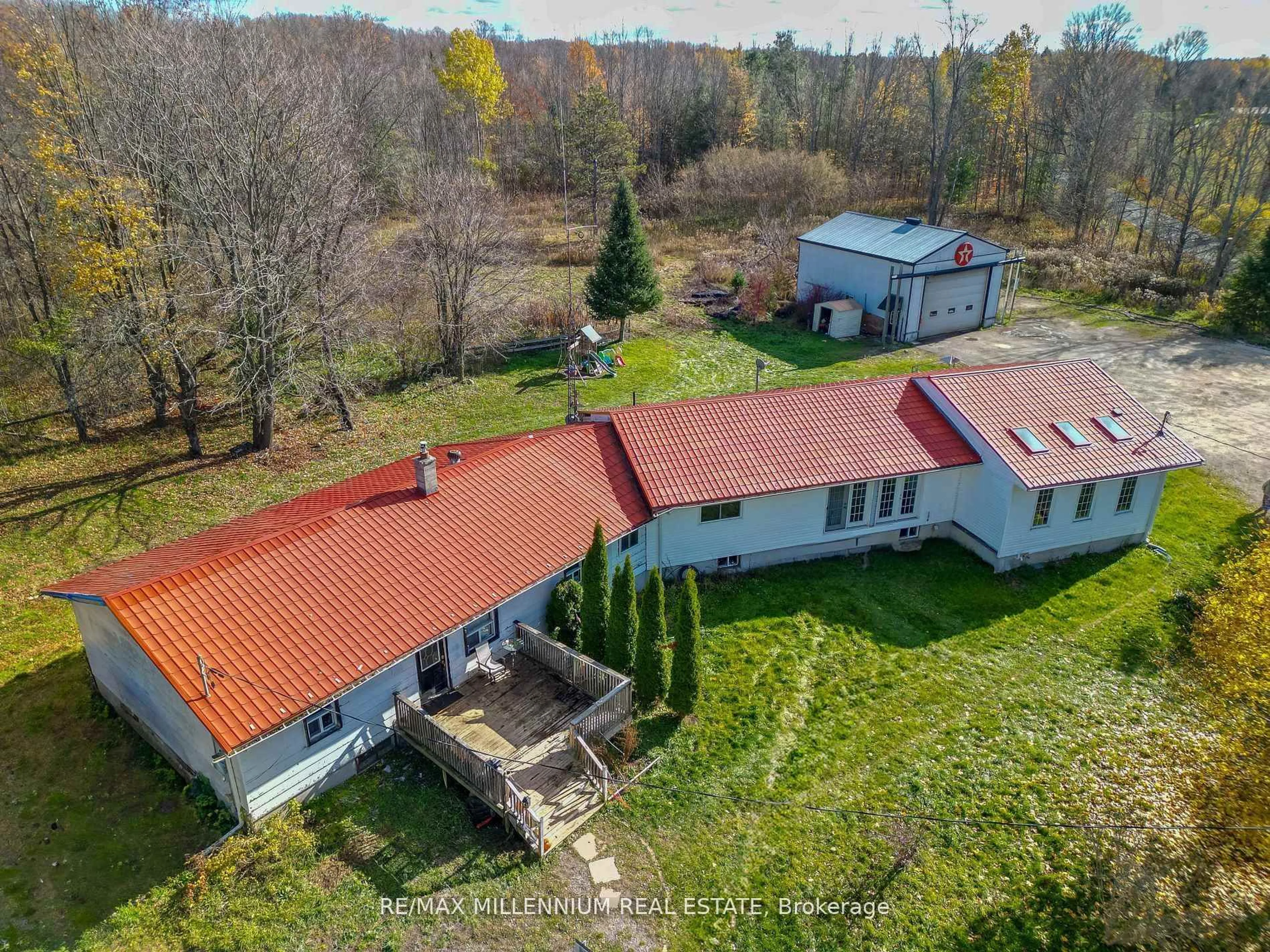 A pic from outside/outdoor area/front of a property/back of a property/a pic from drone, building for 3021 Pinegrove Rd, Springwater Ontario L0M 1T2