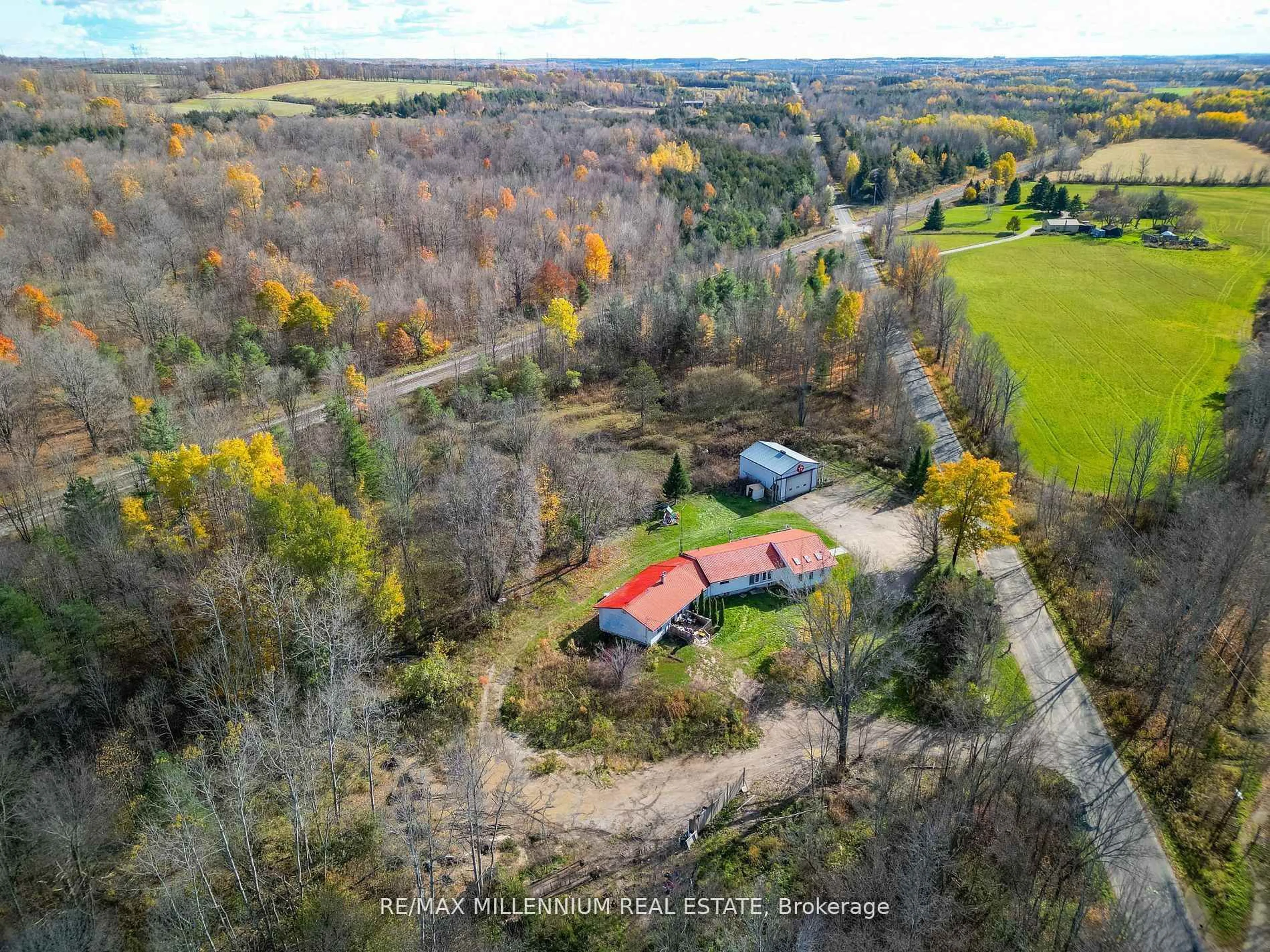 A pic from outside/outdoor area/front of a property/back of a property/a pic from drone, unknown for 3021 Pinegrove Rd, Springwater Ontario L0M 1T2