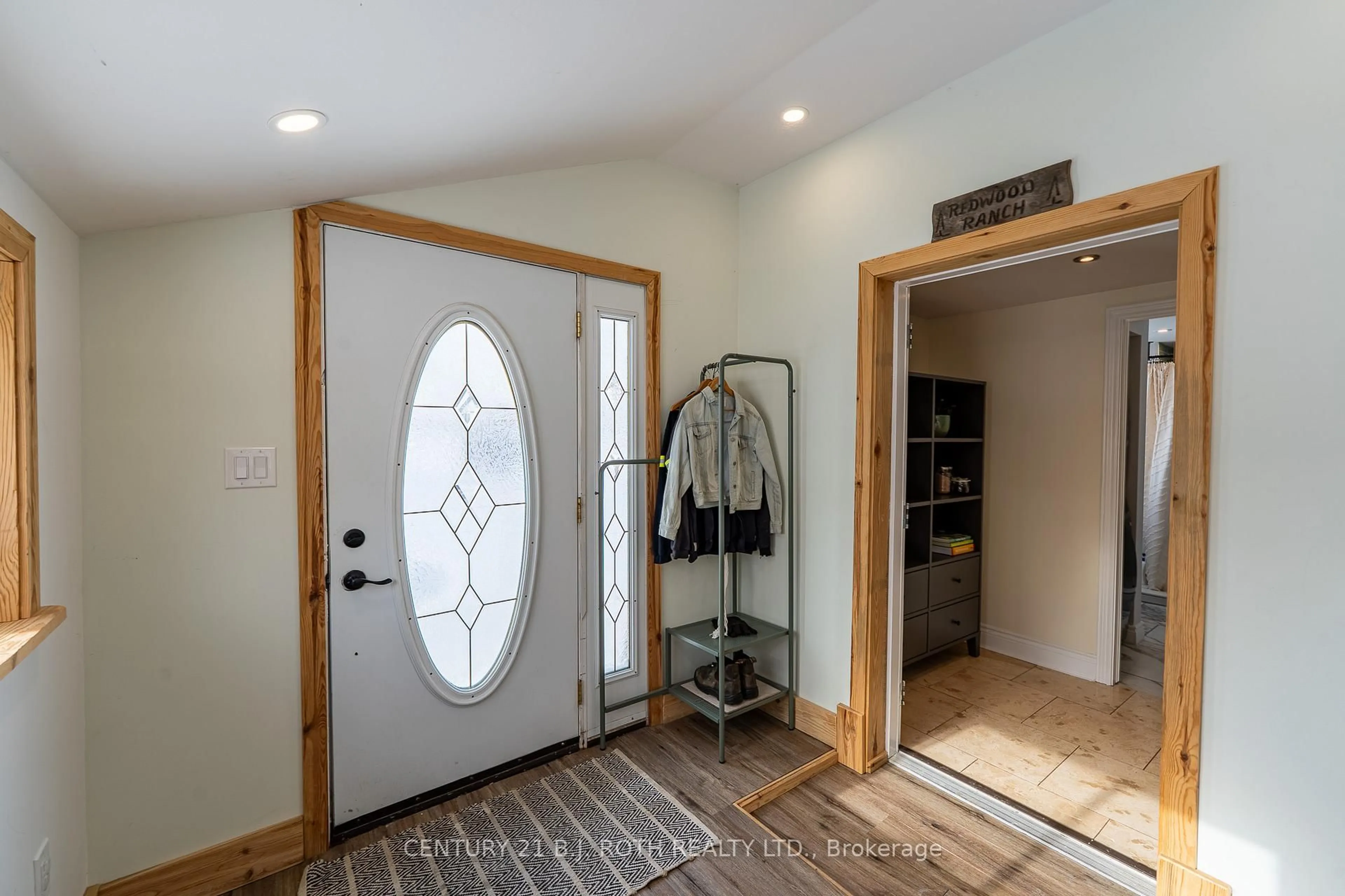Indoor entryway for 2708 CONCESSION 9 Rd, Ramara Ontario L0K 1B0